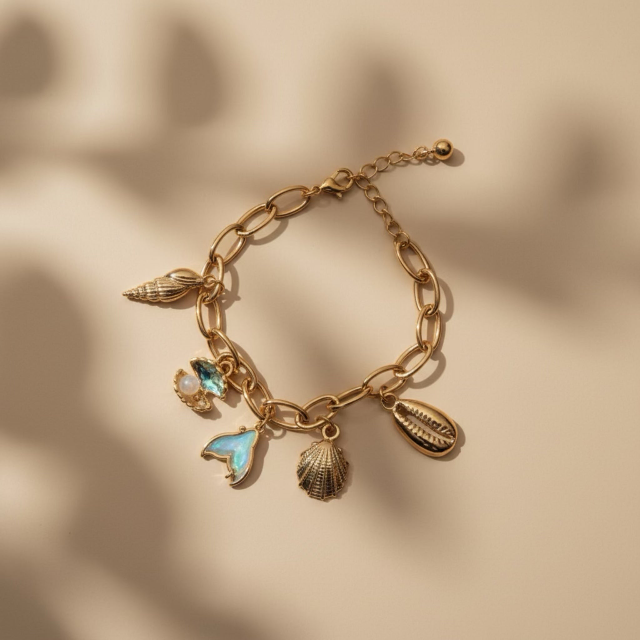𝖲𝖠𝖡𝖤𝖭𝖣𝖠 Shell Bracelet