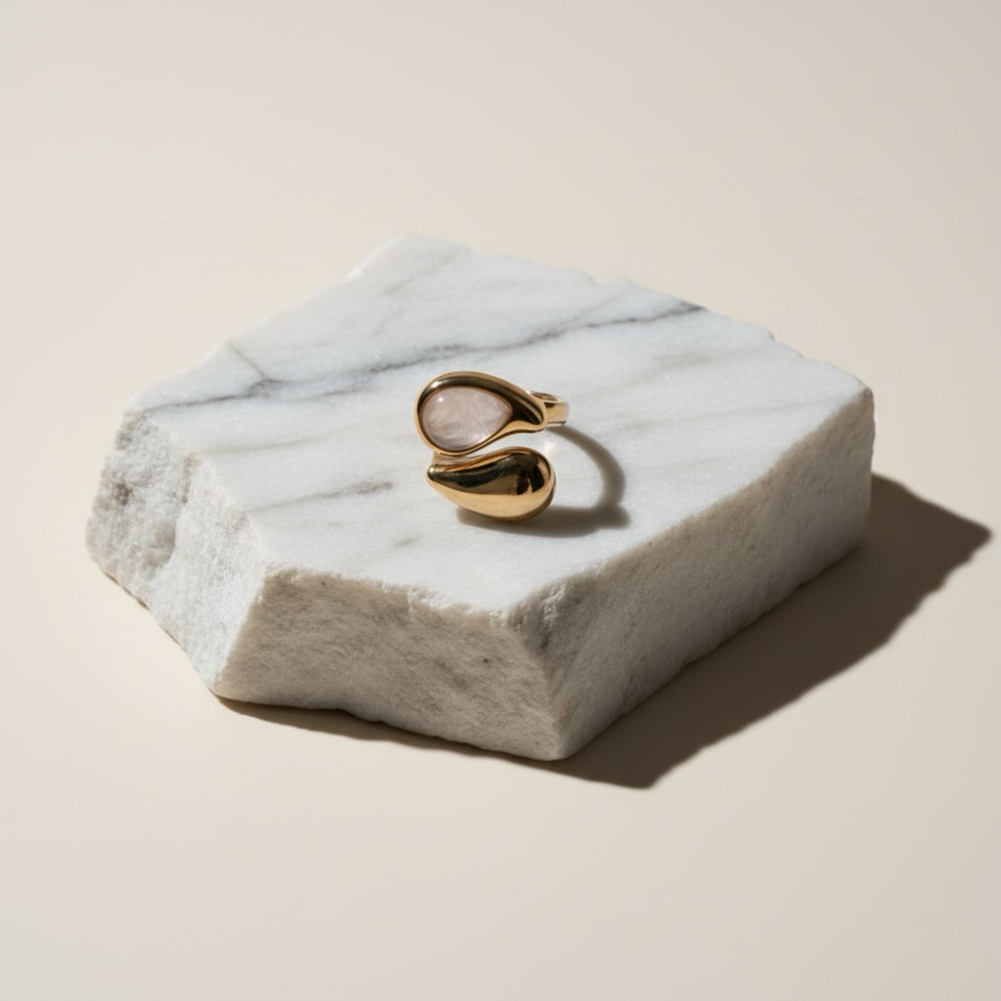 𝖲𝖠𝖡𝖤𝖭𝖣𝖠 Soft Glow Ring