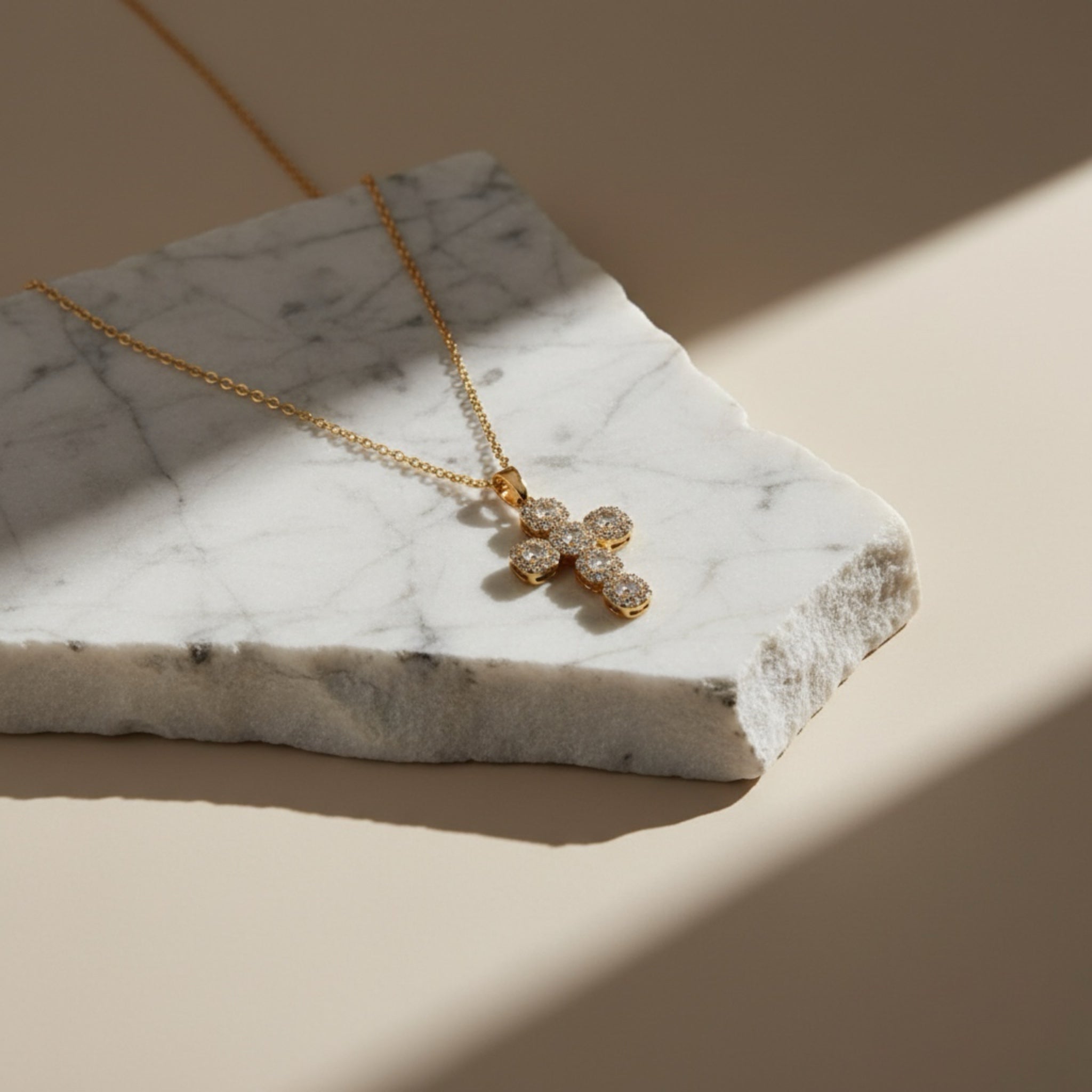 𝖲𝖠𝖡𝖤𝖭𝖣𝖠 Bright Cross Necklace