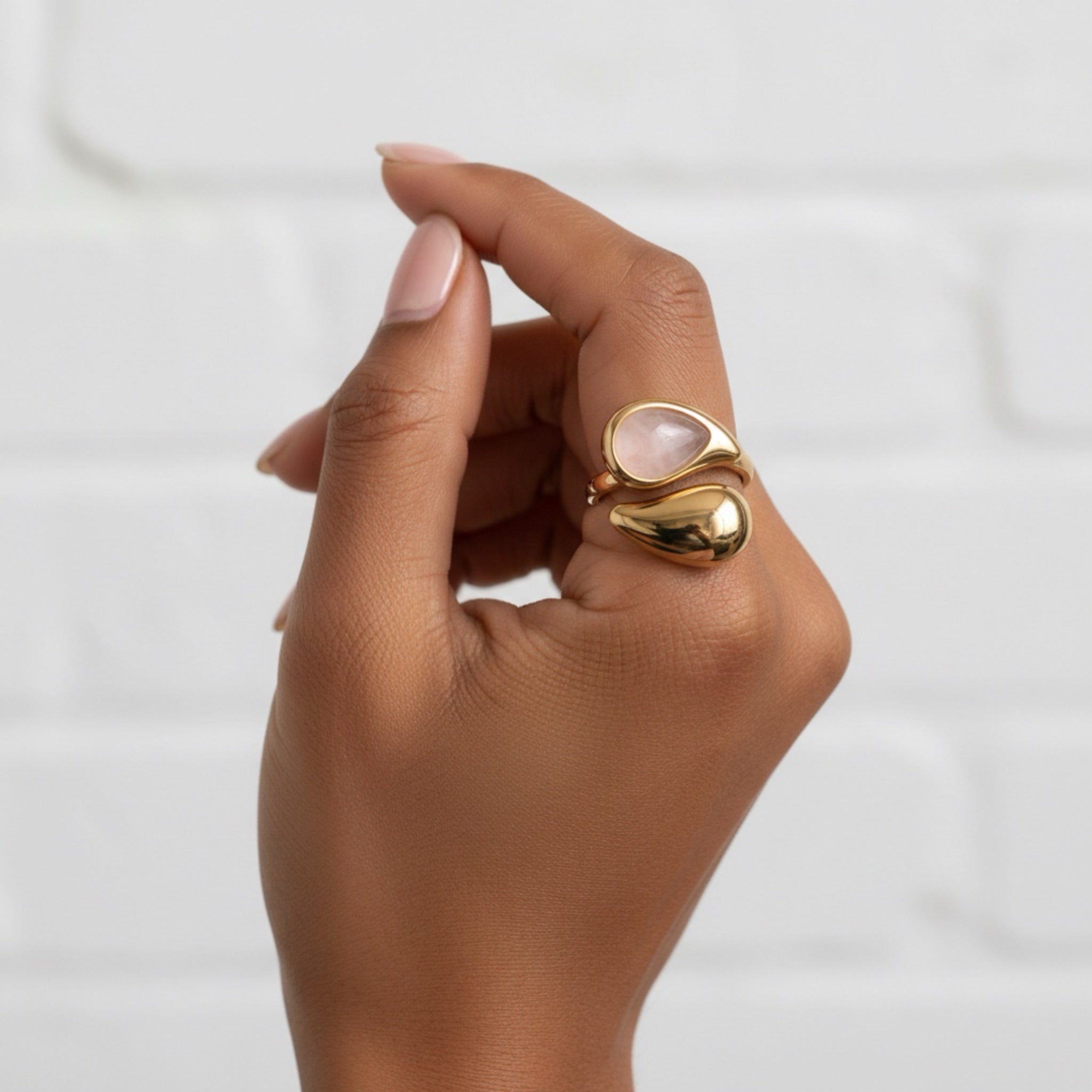 𝖲𝖠𝖡𝖤𝖭𝖣𝖠 Soft Glow Ring