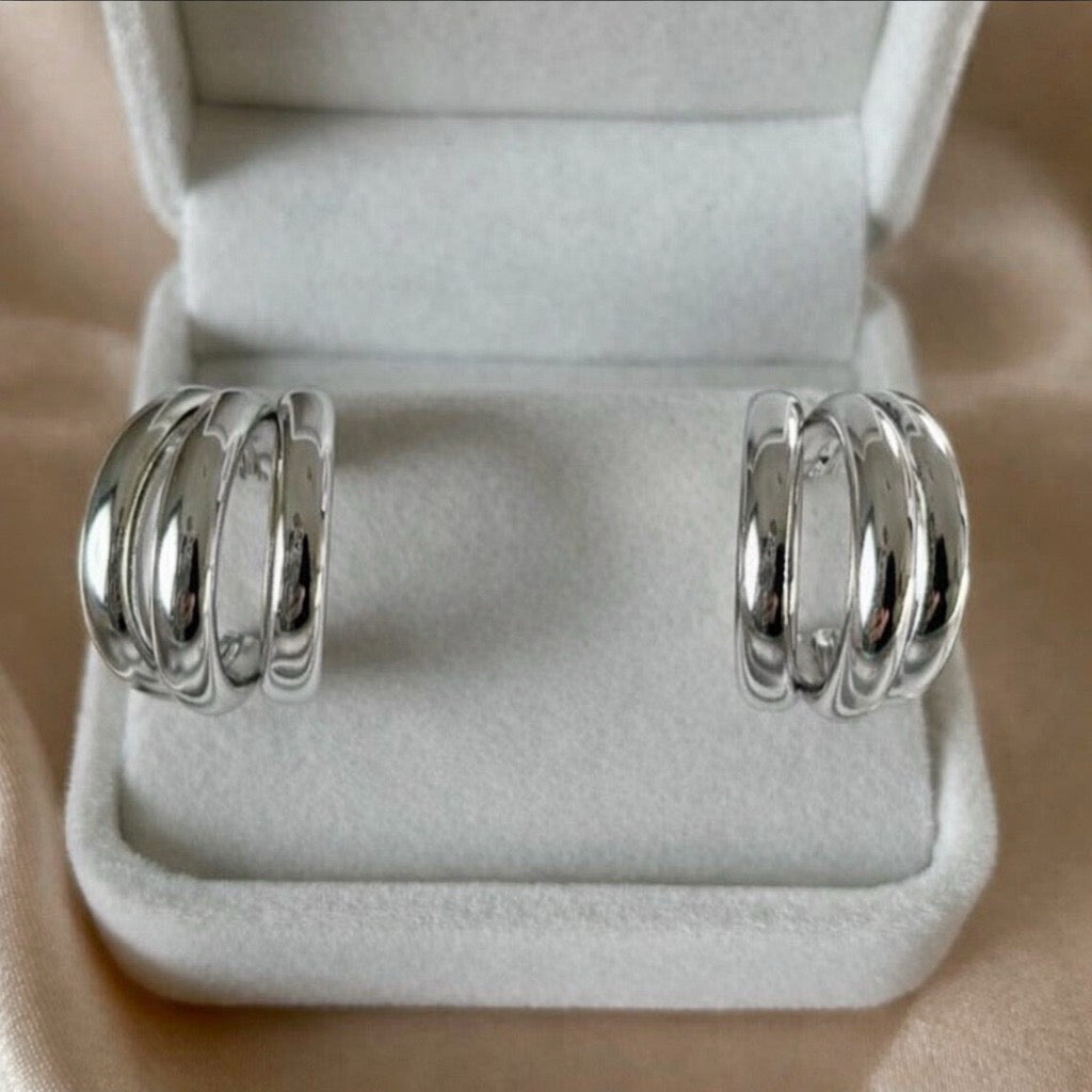 𝖲𝖠𝖡𝖤𝖭𝖣𝖠 Triple Earrings