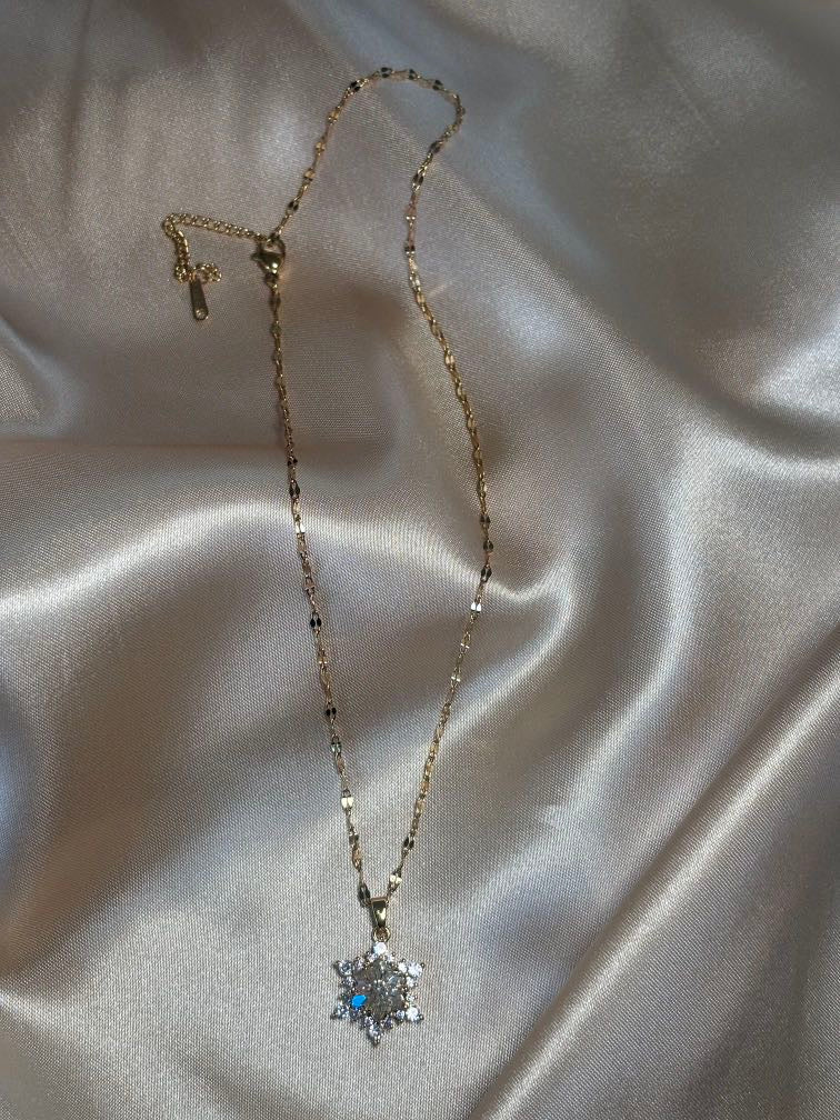 𝖲𝖠𝖡𝖤𝖭𝖣𝖠 Snow Necklace