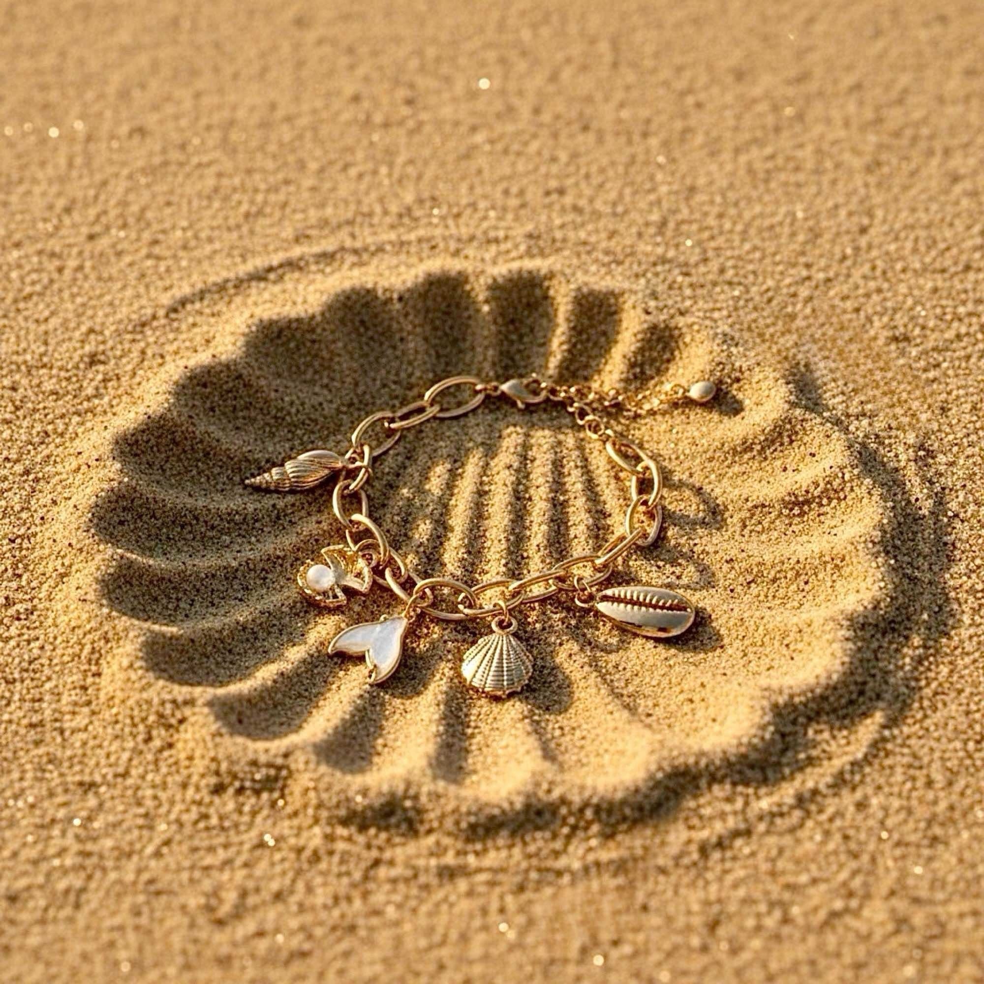𝖲𝖠𝖡𝖤𝖭𝖣𝖠 Shell Bracelet