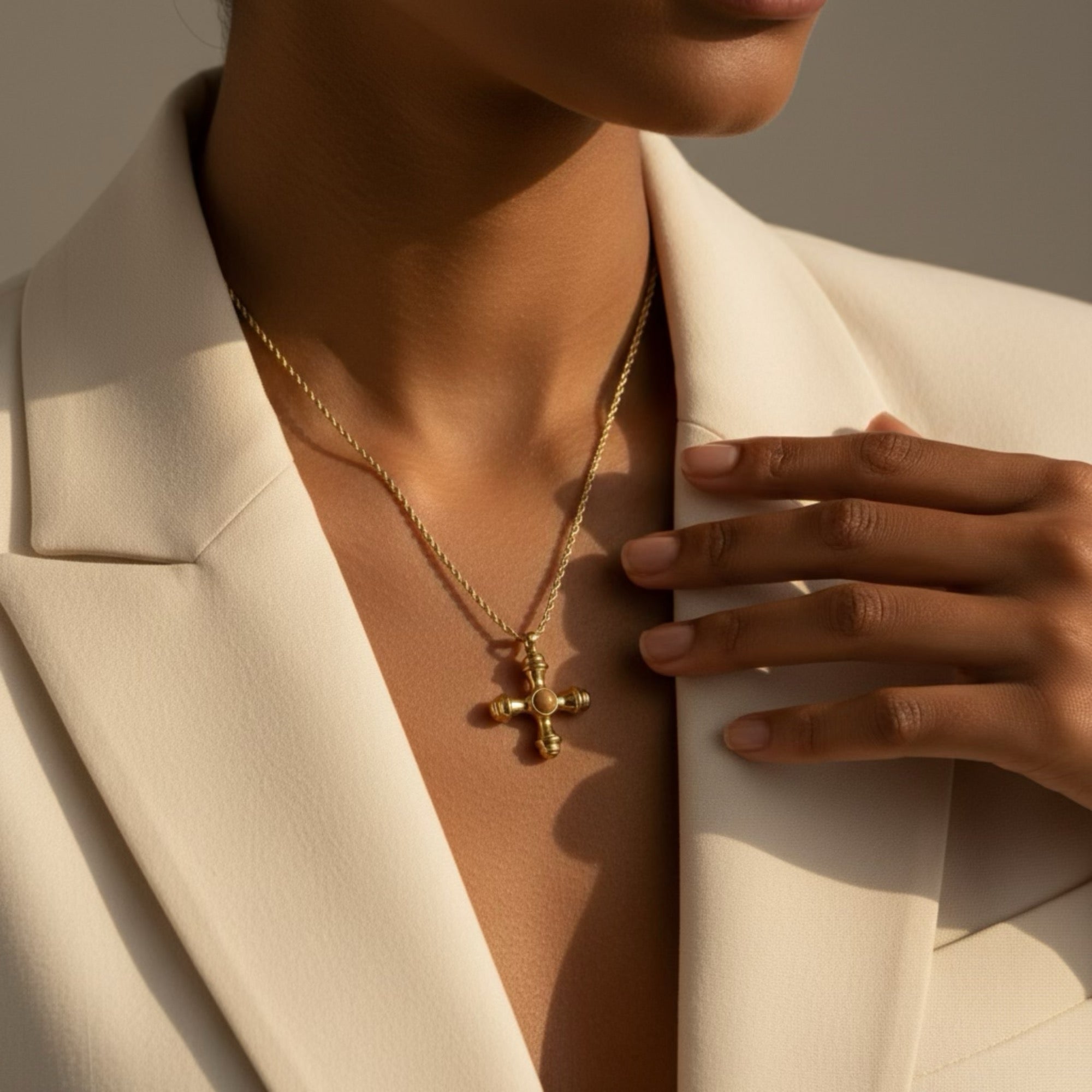 𝖲𝖠𝖡𝖤𝖭𝖣𝖠 Brown Cross Necklace