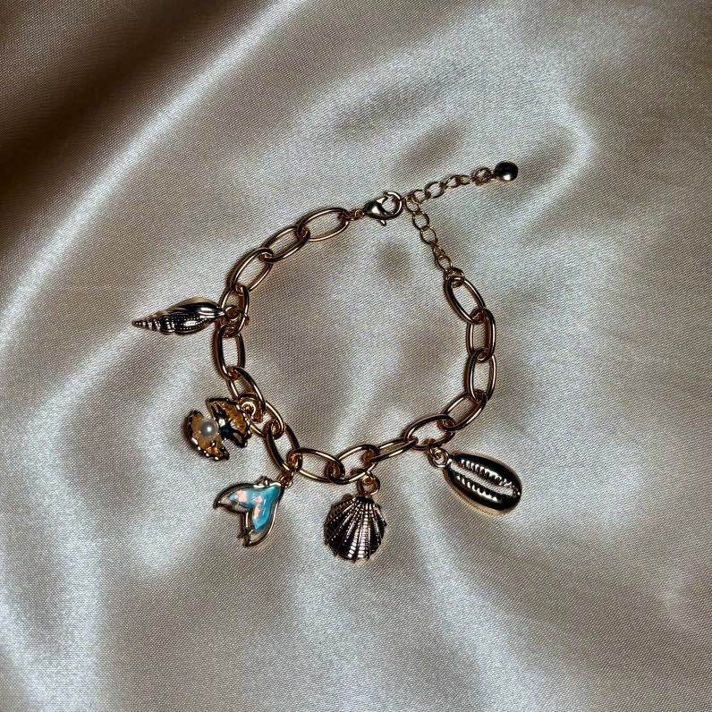 𝖲𝖠𝖡𝖤𝖭𝖣𝖠 Shell Bracelet