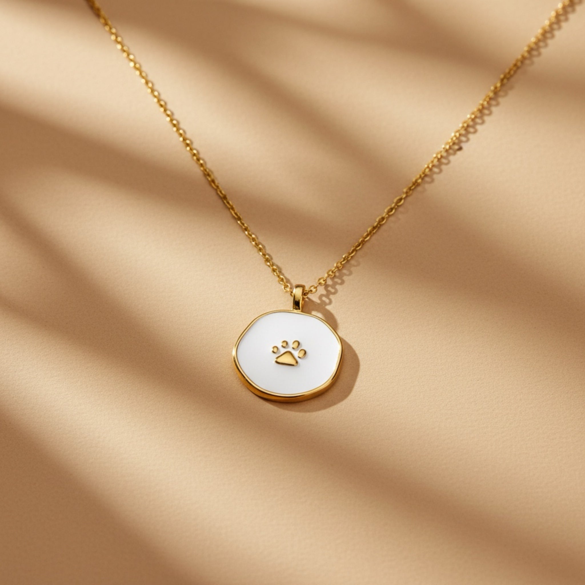 𝖲𝖠𝖡𝖤𝖭𝖣𝖠 Paw Necklace