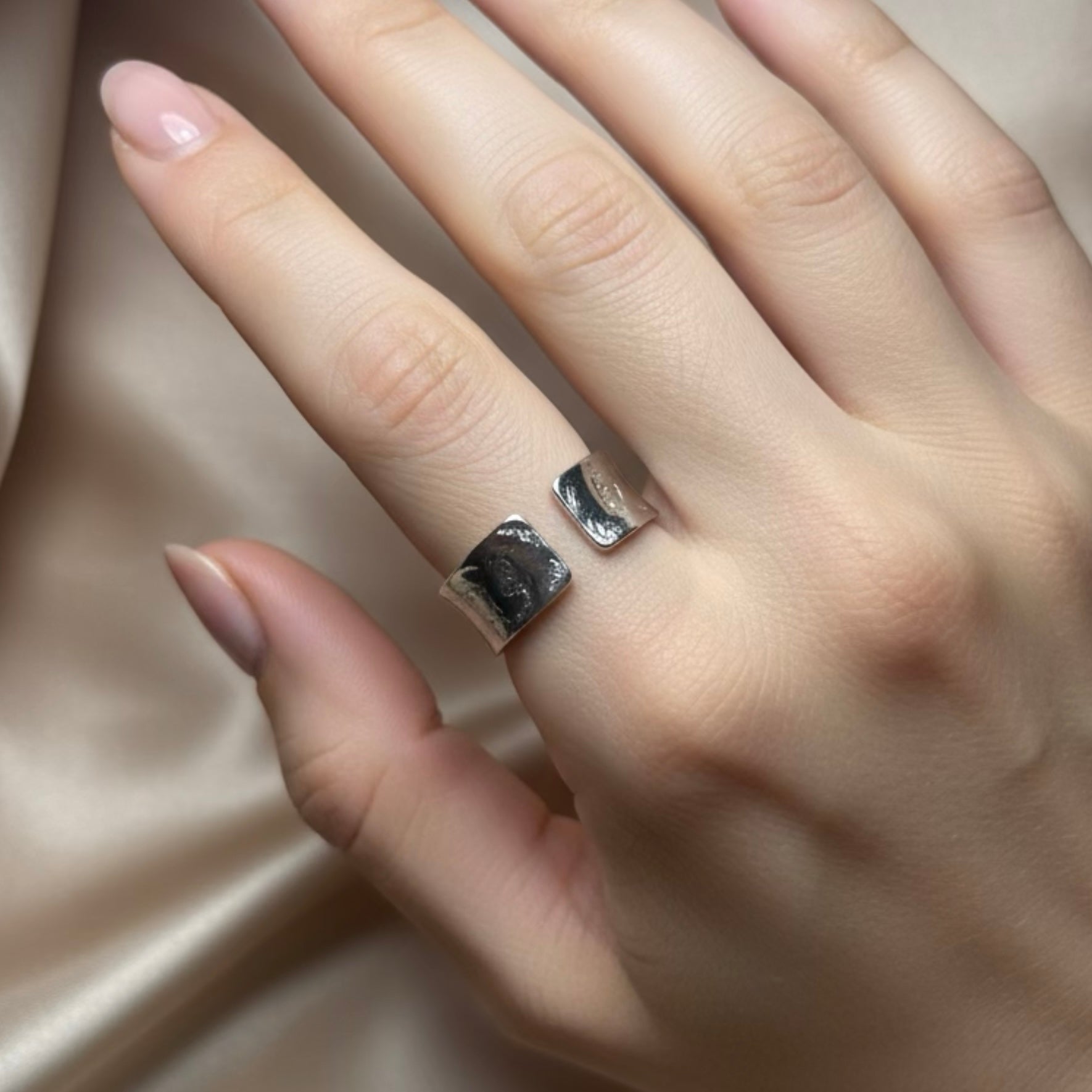 𝖲𝖠𝖡𝖤𝖭𝖣𝖠 Bold Glam Ring