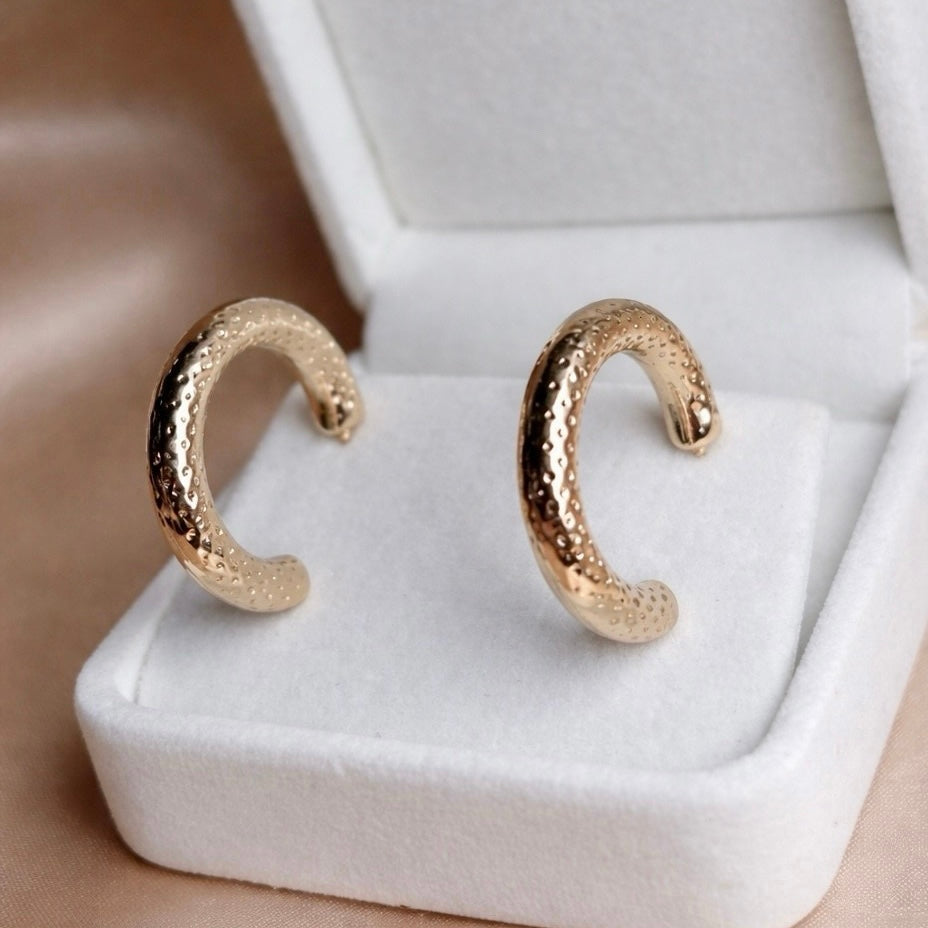 𝖲𝖠𝖡𝖤𝖭𝖣𝖠 Love Earrings