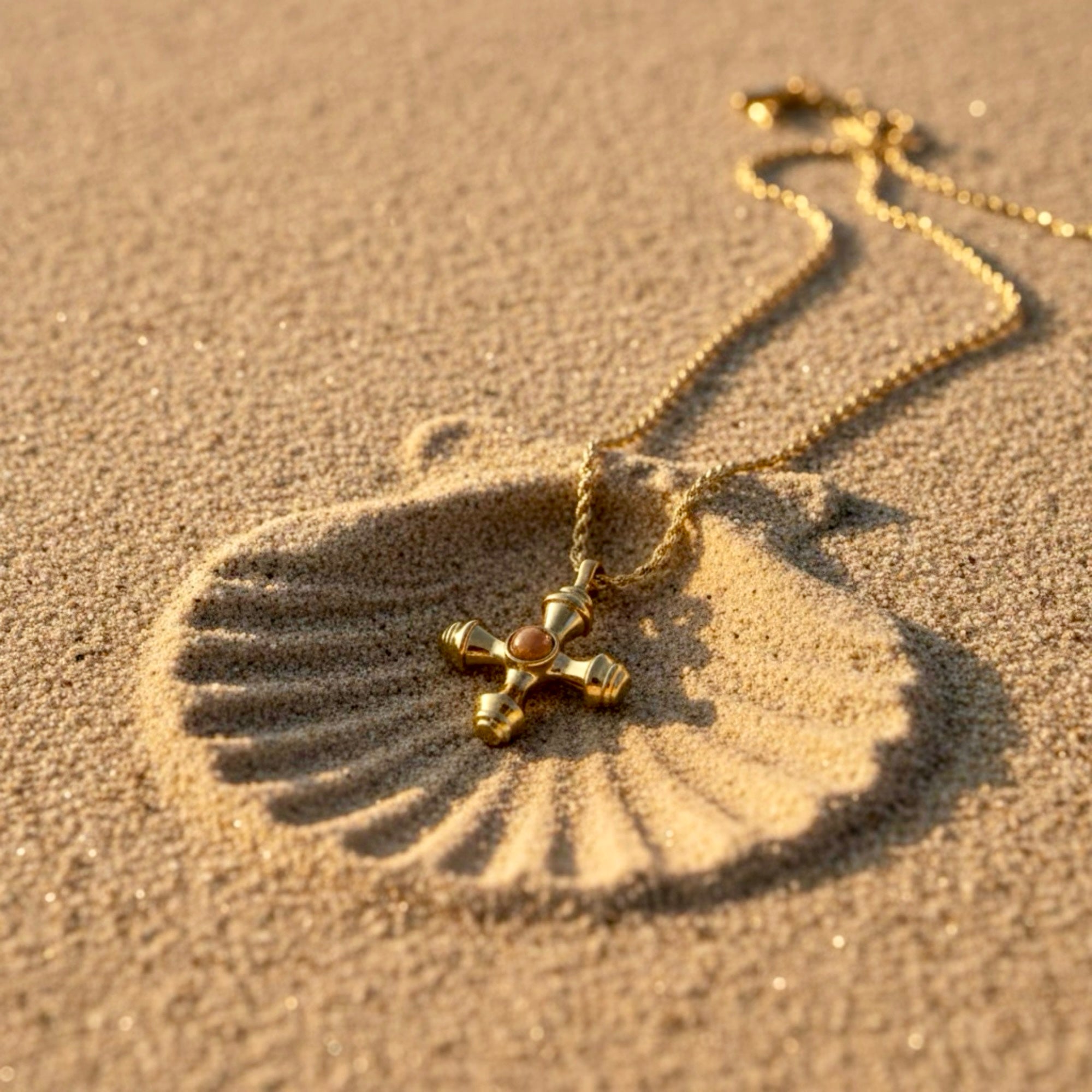 𝖲𝖠𝖡𝖤𝖭𝖣𝖠 Brown Cross Necklace