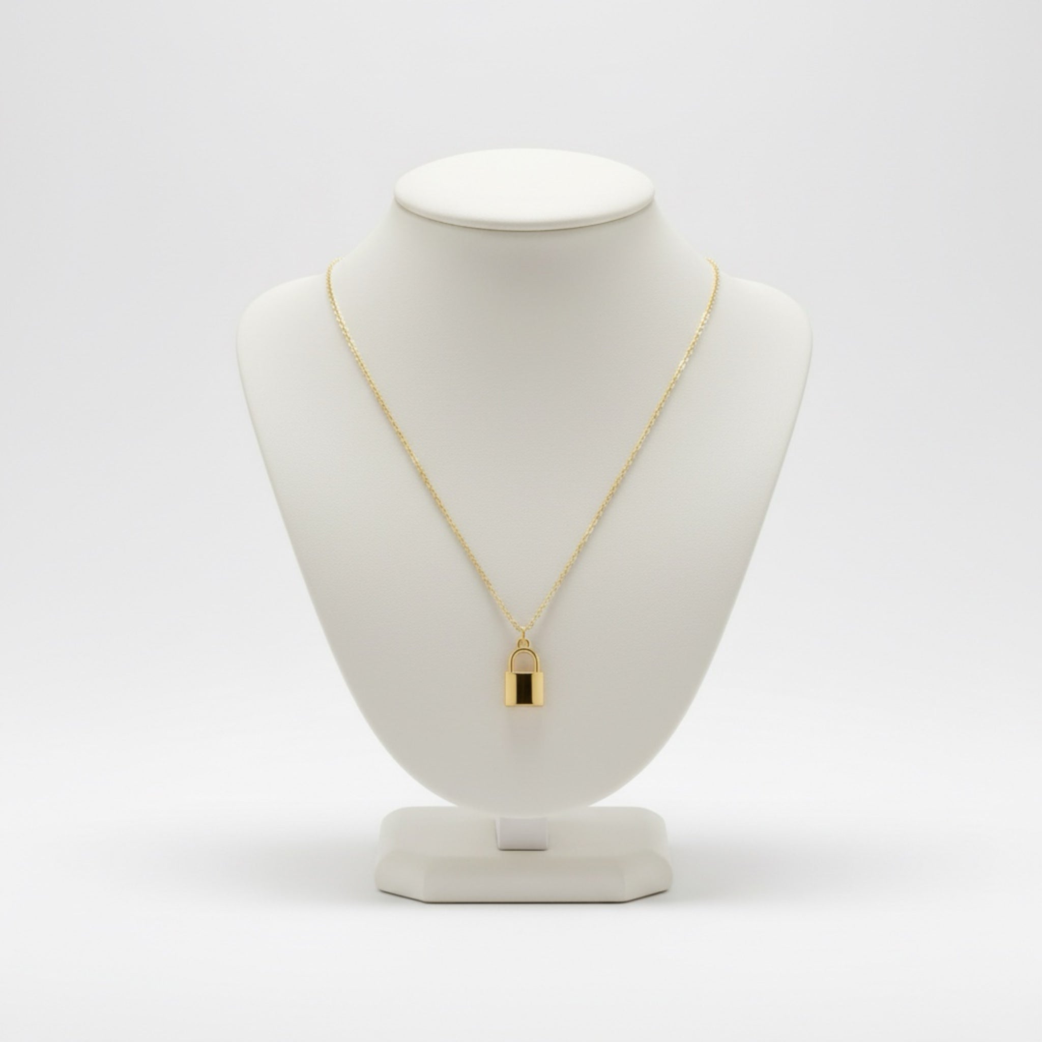 𝖲𝖠𝖡𝖤𝖭𝖣𝖠 Lock Necklace