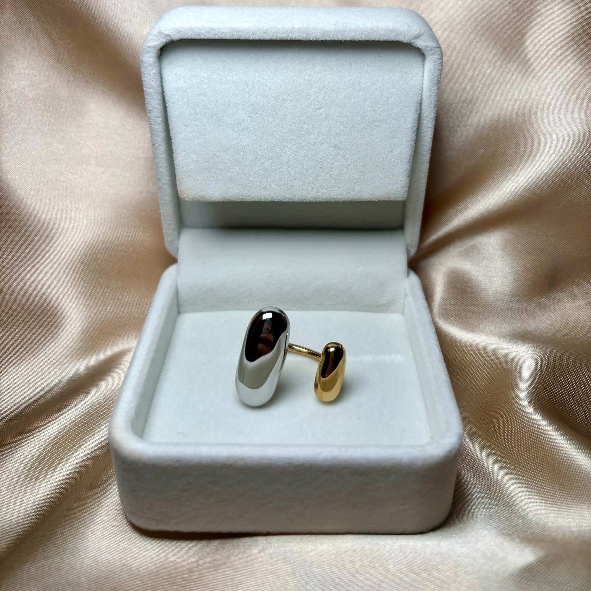 𝖲𝖠𝖡𝖤𝖭𝖣𝖠 Round Double Ring