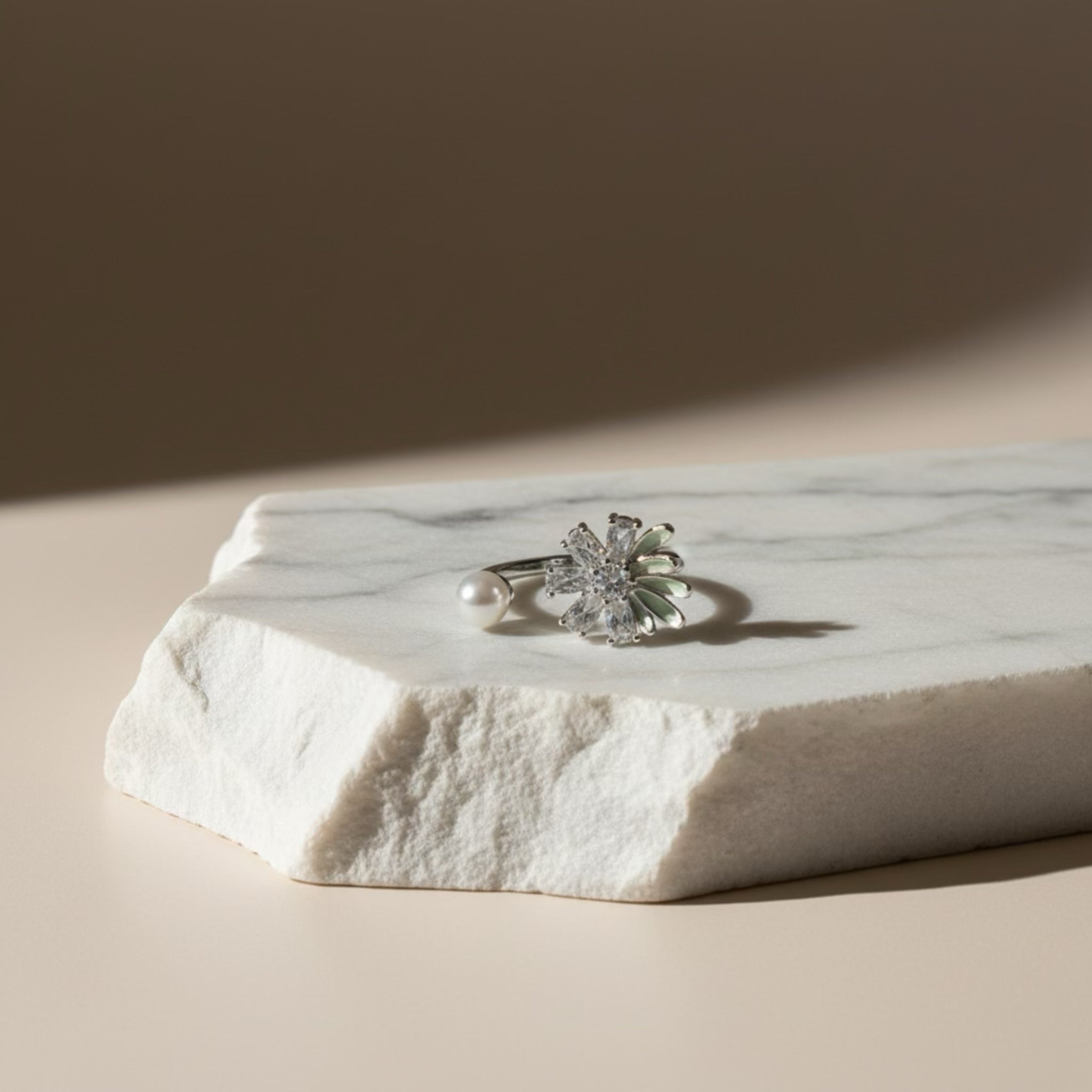 𝖲𝖠𝖡𝖤𝖭𝖣𝖠 Soft Flower Ring
