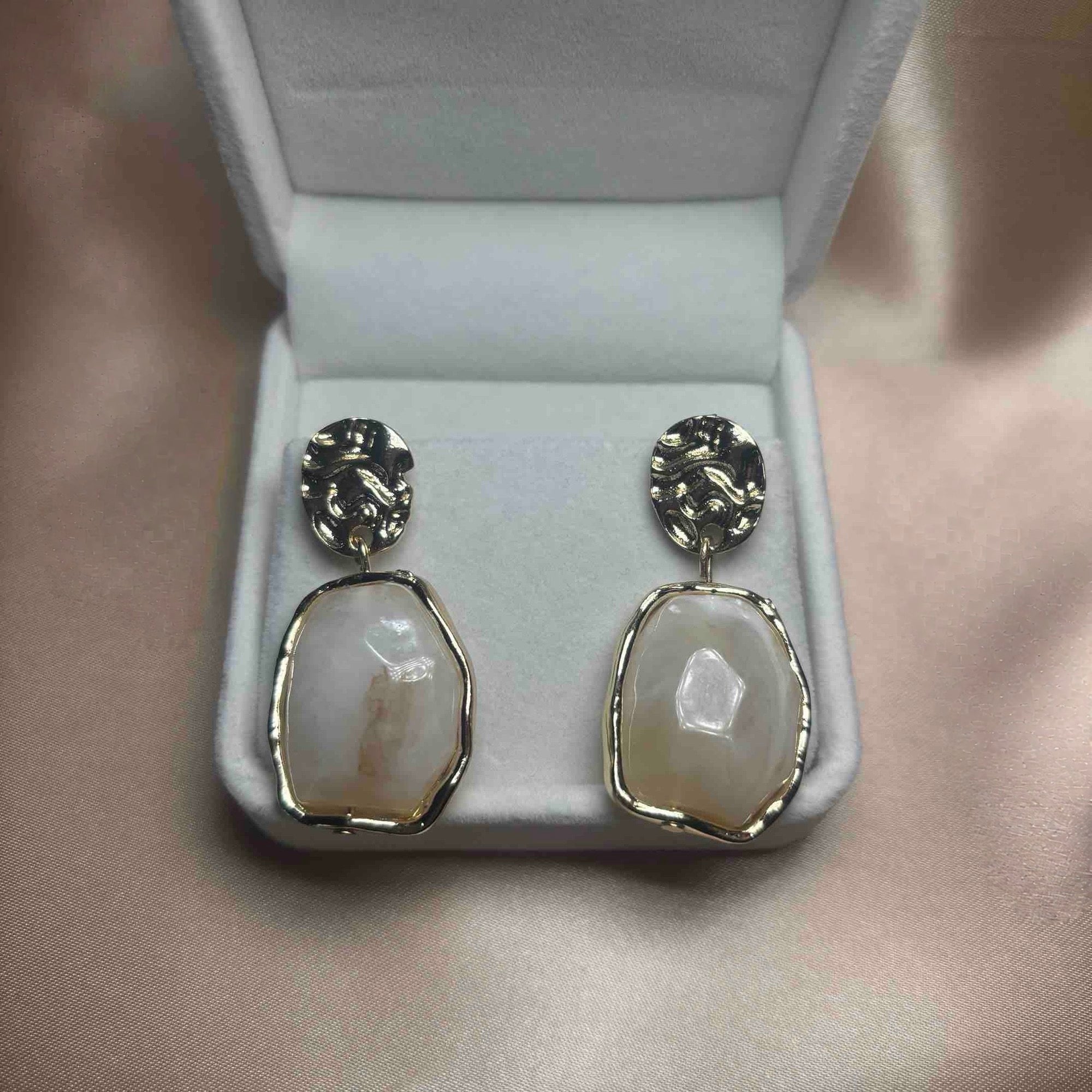 𝖲𝖠𝖡𝖤𝖭𝖣𝖠 Silky Earrings