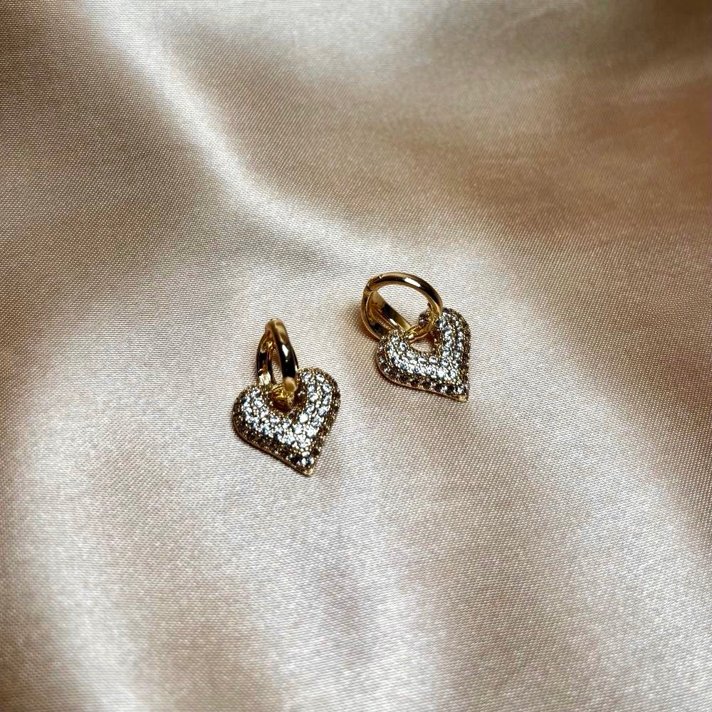 𝖲𝖠𝖡𝖤𝖭𝖣𝖠 Heart Earrings
