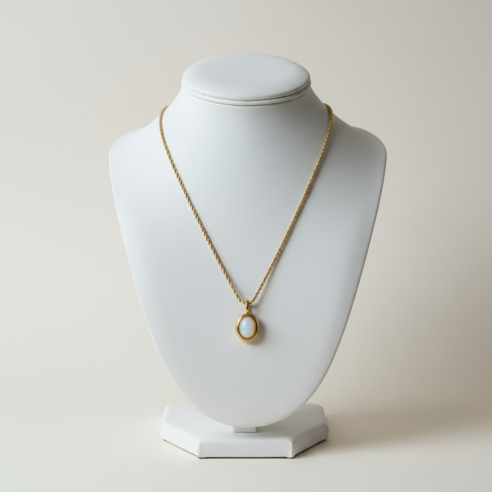 𝖲𝖠𝖡𝖤𝖭𝖣𝖠 Oval Necklace