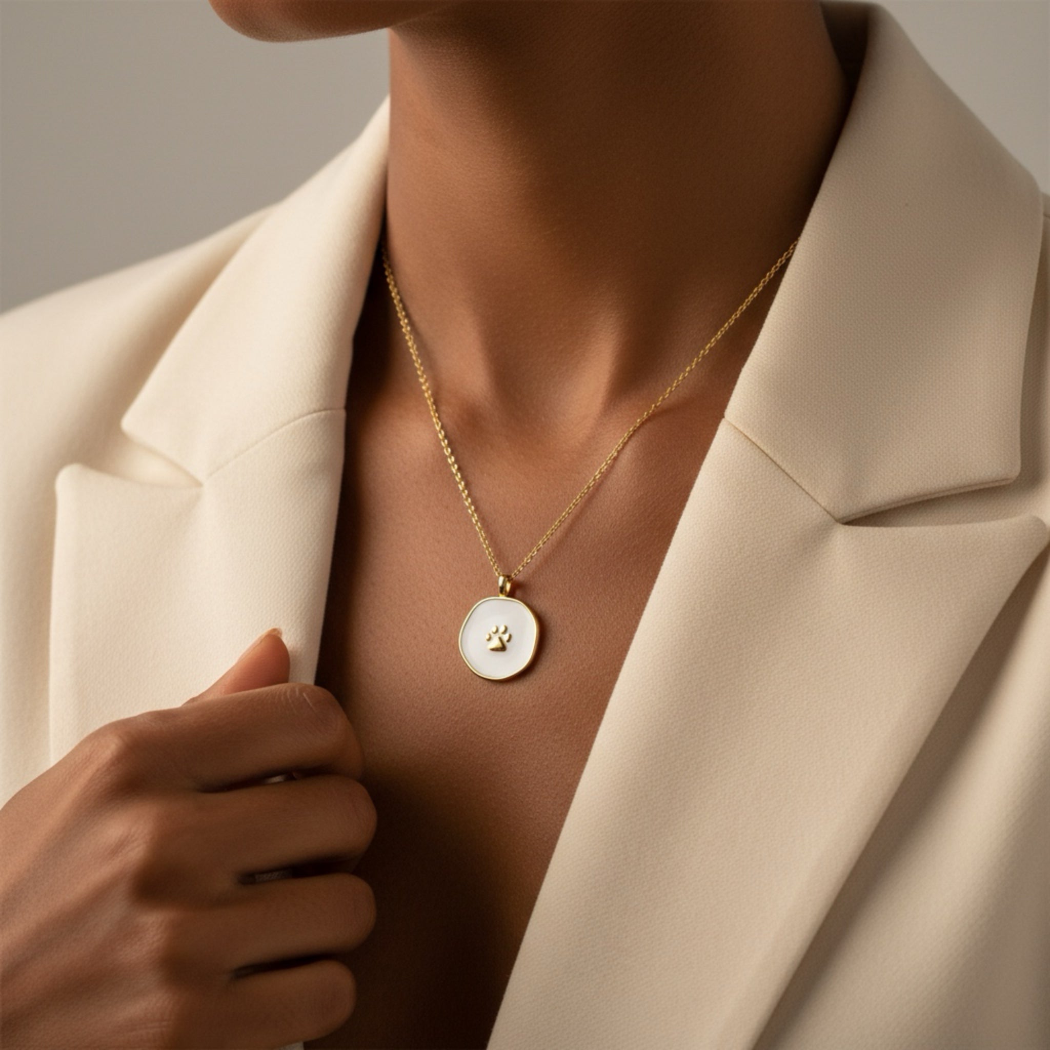 𝖲𝖠𝖡𝖤𝖭𝖣𝖠 Paw Necklace