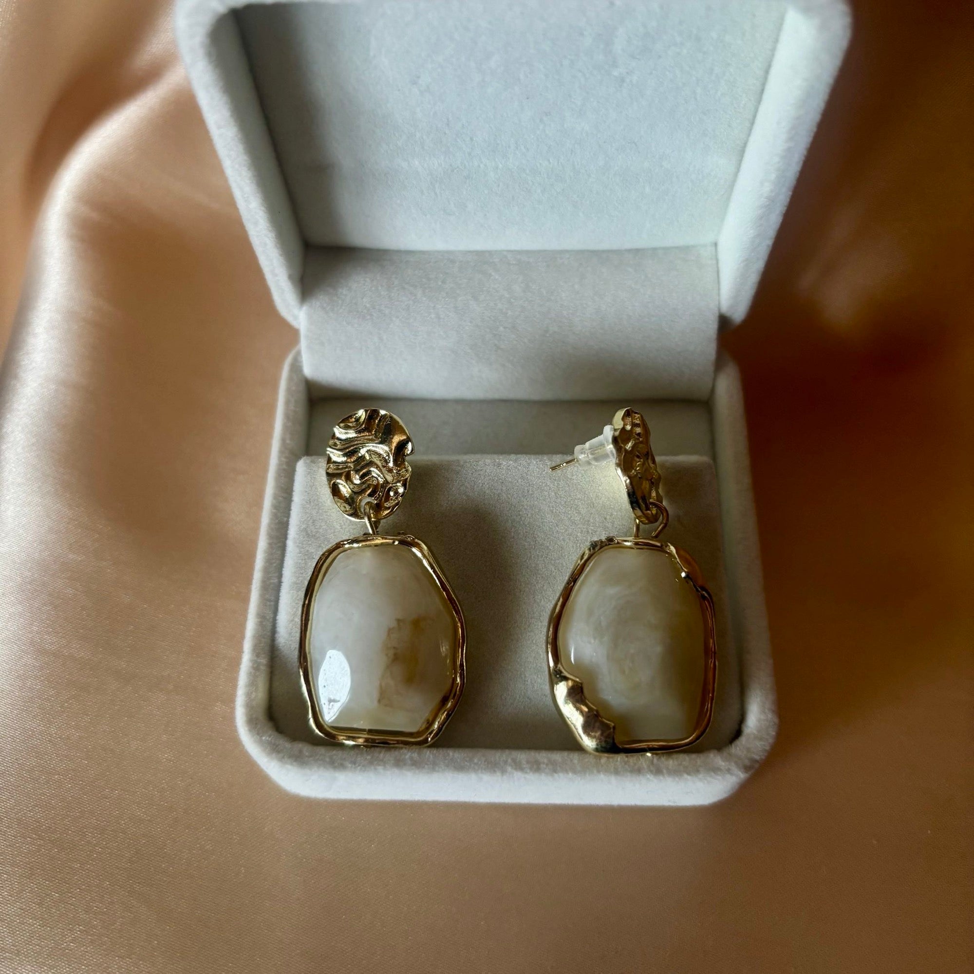 𝖲𝖠𝖡𝖤𝖭𝖣𝖠 Silky Earrings