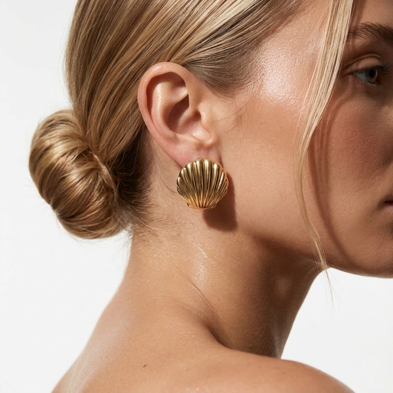 𝖲𝖠𝖡𝖤𝖭𝖣𝖠 Shell Earrings