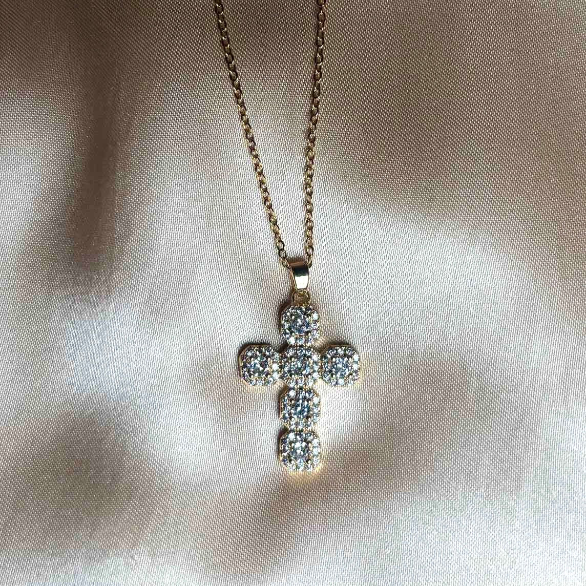 𝖲𝖠𝖡𝖤𝖭𝖣𝖠 Bright Cross Necklace
