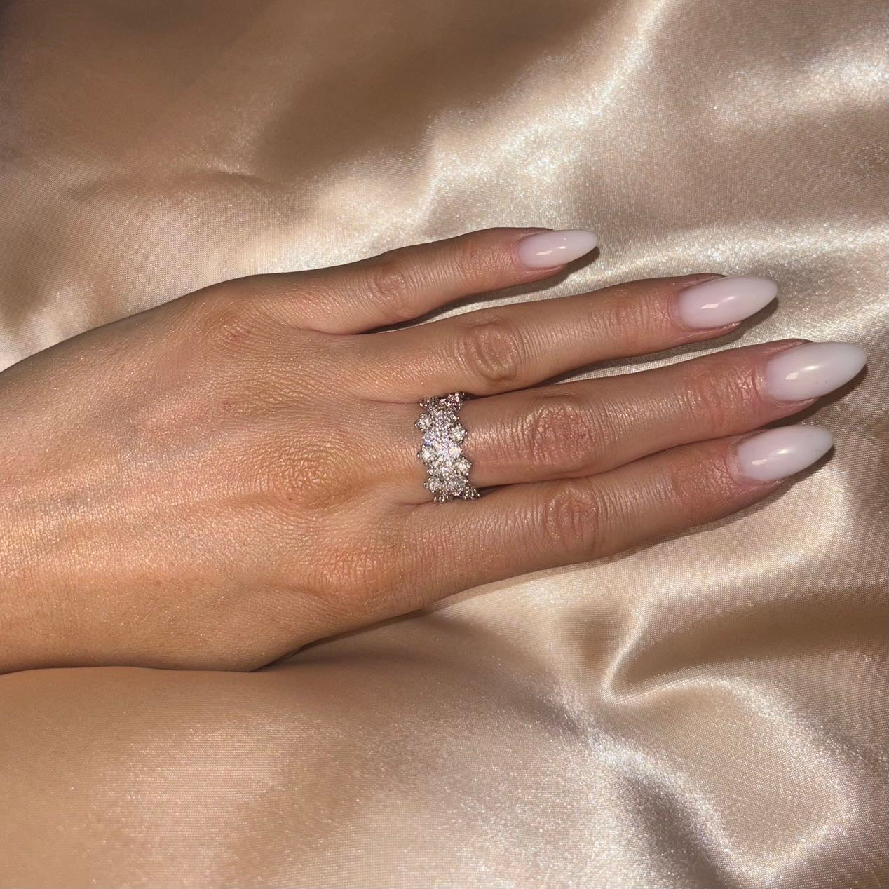 𝖲𝖠𝖡𝖤𝖭𝖣𝖠 Glitter Glam Ring