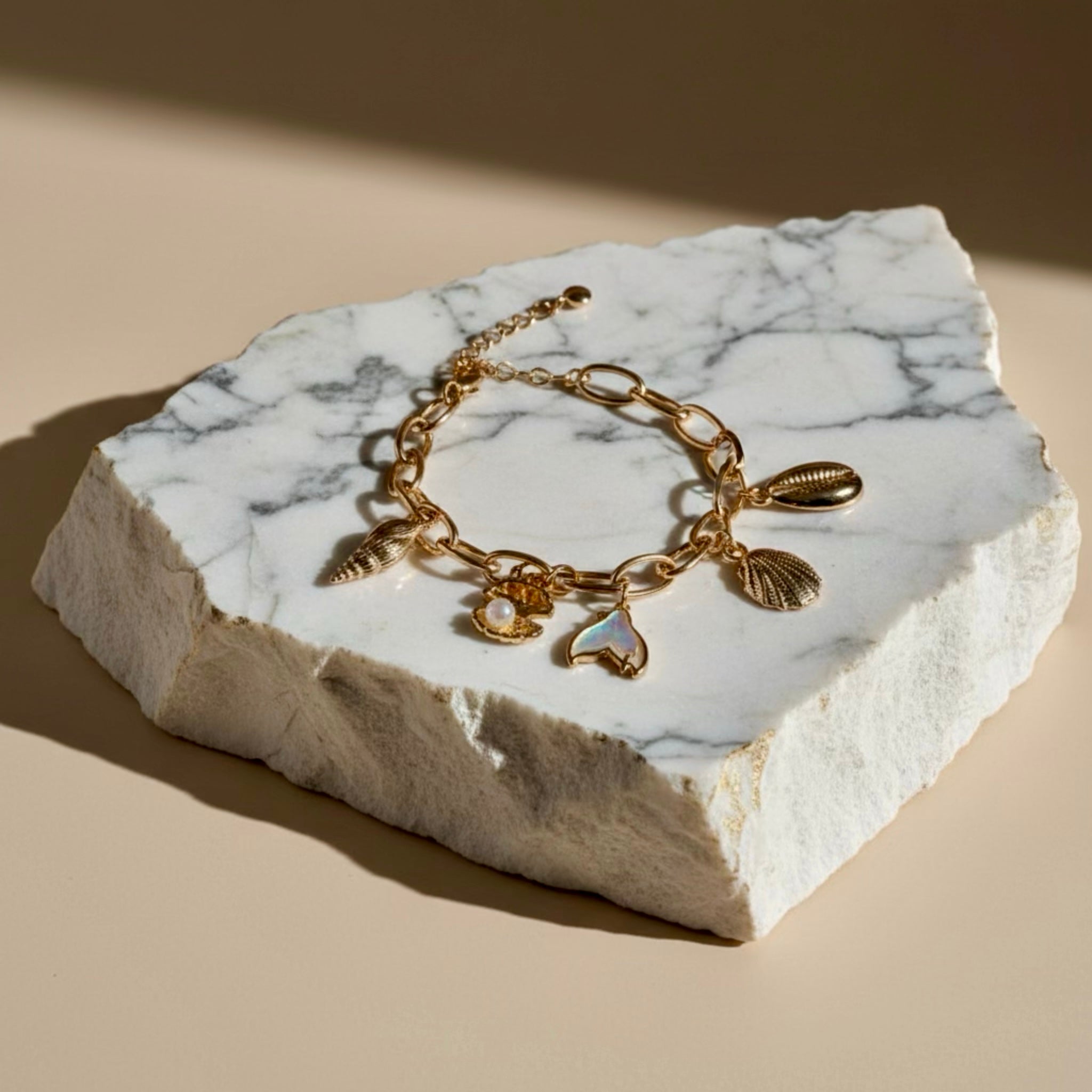 𝖲𝖠𝖡𝖤𝖭𝖣𝖠 Shell Bracelet