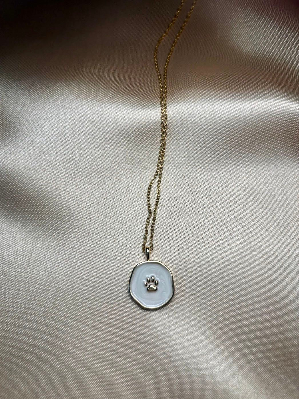 𝖲𝖠𝖡𝖤𝖭𝖣𝖠 Paw Necklace