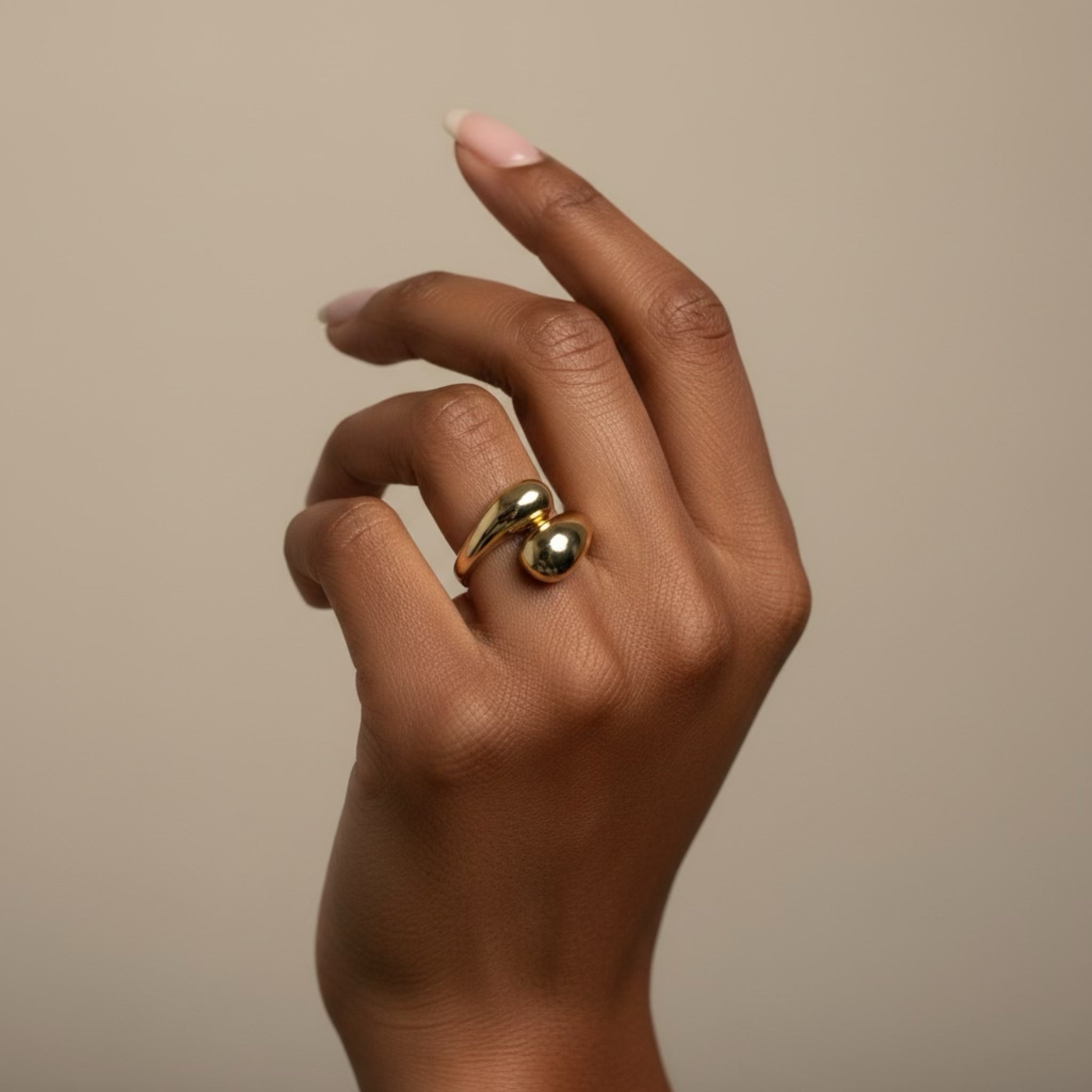 𝖲𝖠𝖡𝖤𝖭𝖣𝖠 Chic Drop Ring