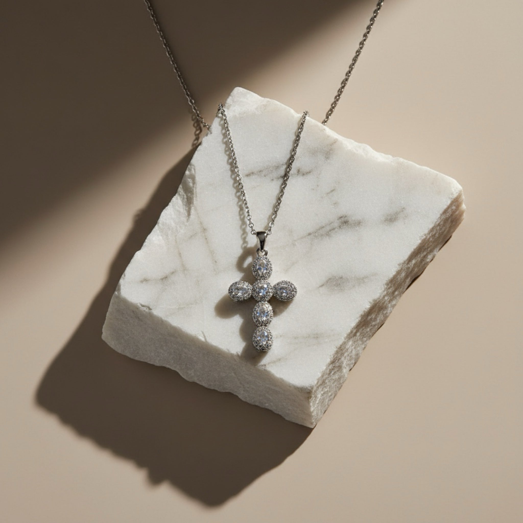 𝖲𝖠𝖡𝖤𝖭𝖣𝖠 Round Fancy Cross