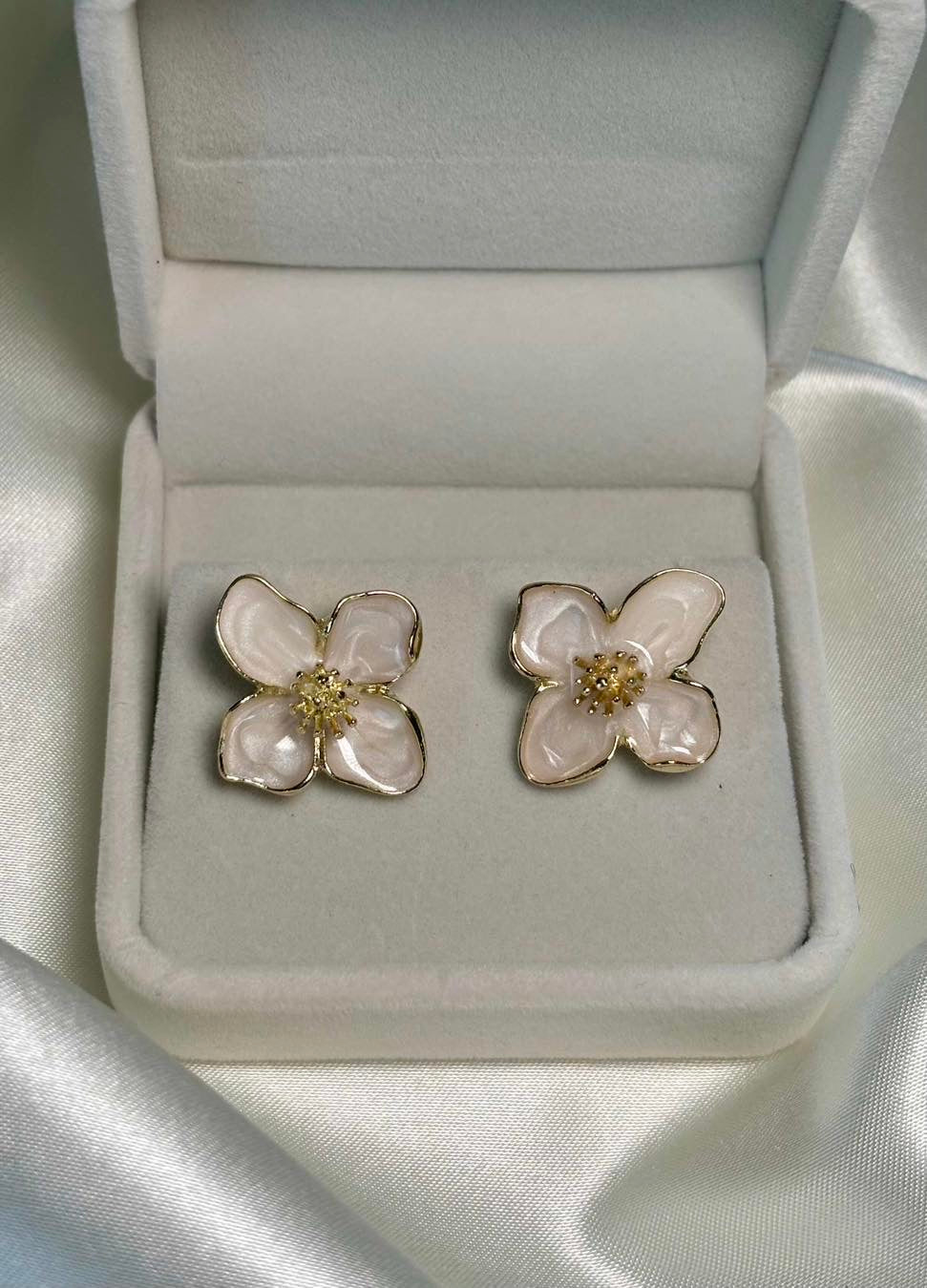 𝖲𝖠𝖡𝖤𝖭𝖣𝖠 Flower Earrings