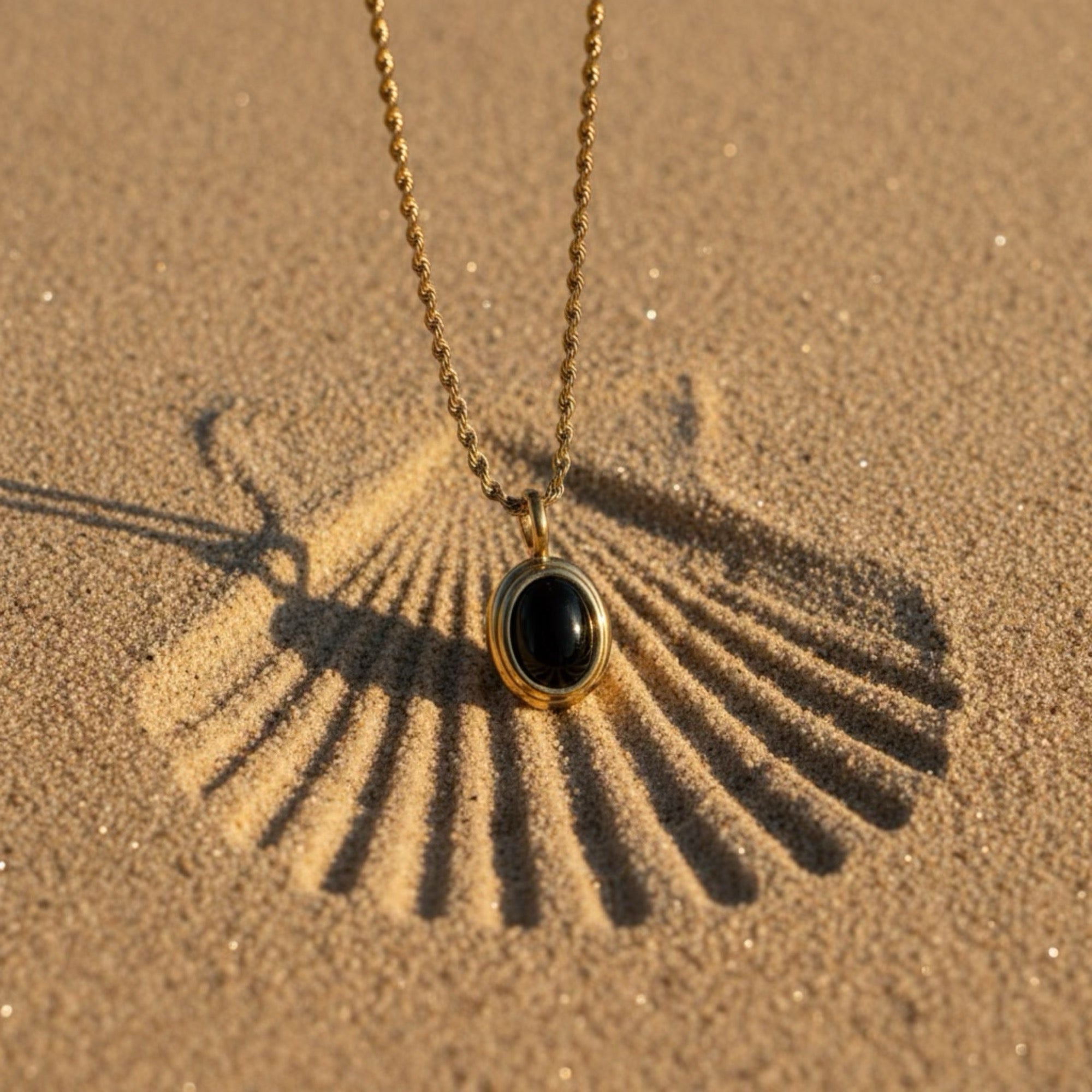 𝖲𝖠𝖡𝖤𝖭𝖣𝖠 Oval Necklace