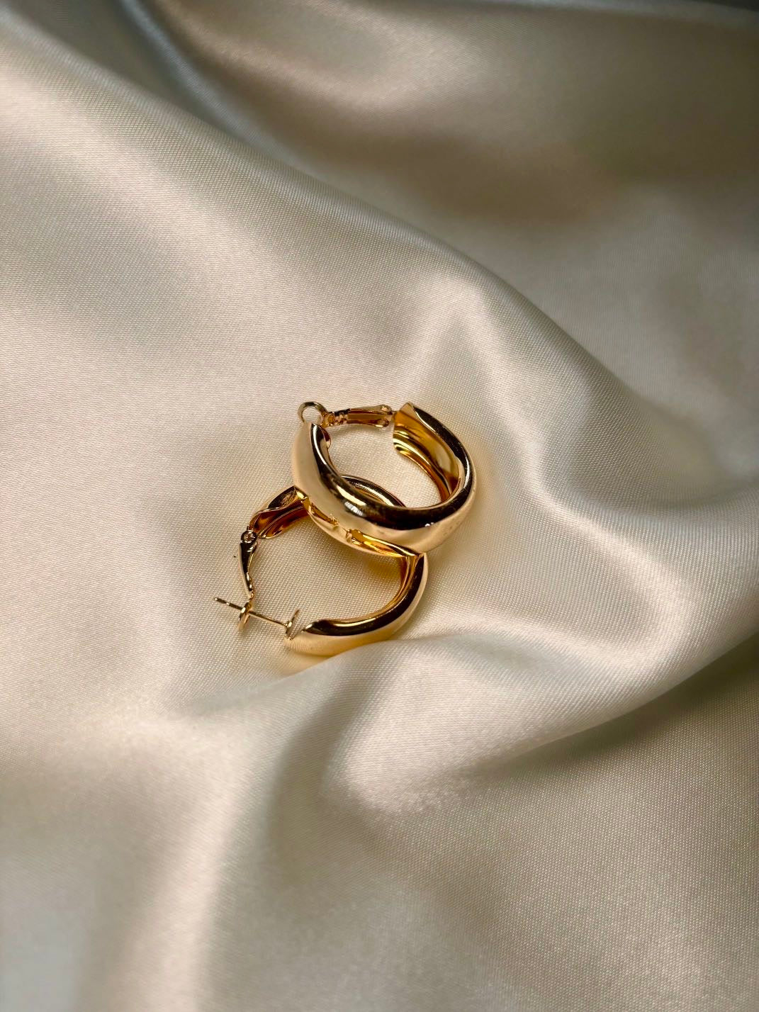 𝖲𝖠𝖡𝖤𝖭𝖣𝖠 Hoop Earrings