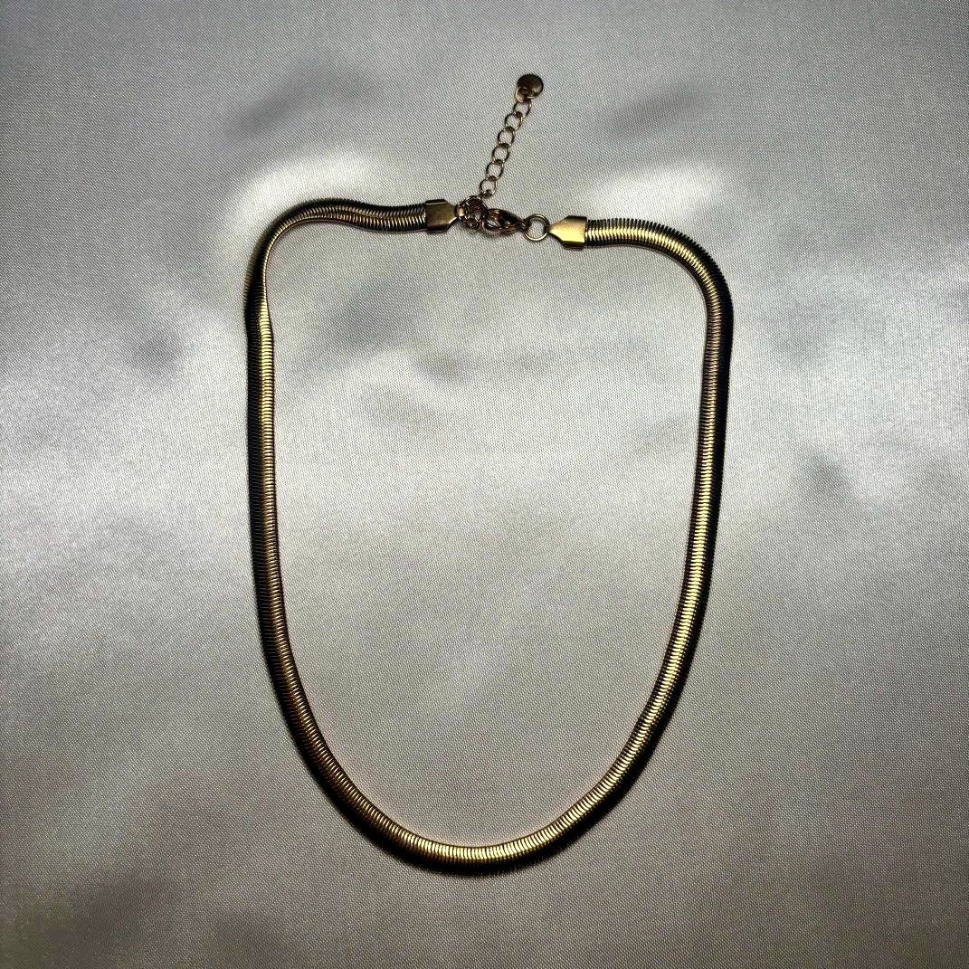 𝖲𝖠𝖡𝖤𝖭𝖣𝖠 Fluid Necklace