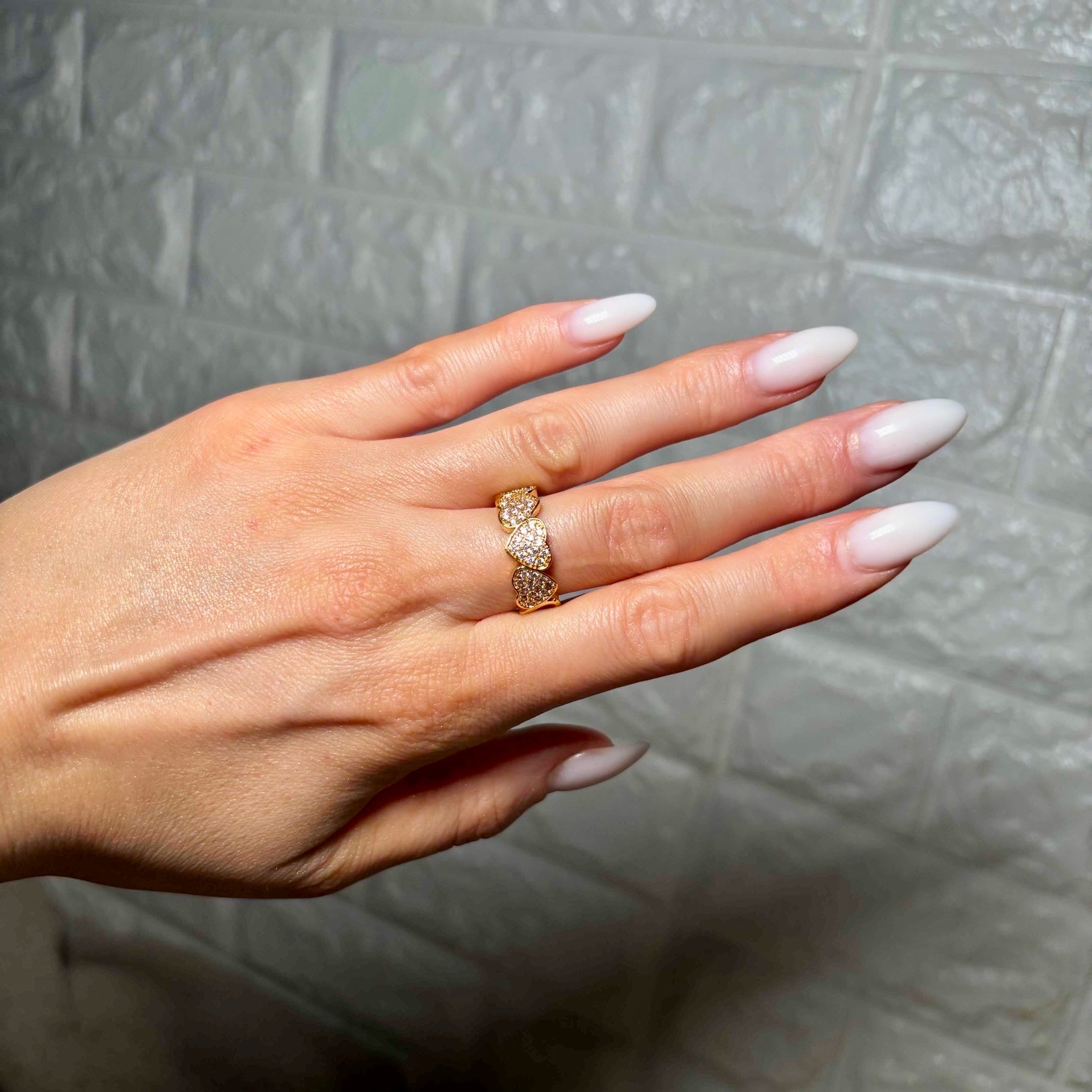 𝖲𝖠𝖡𝖤𝖭𝖣𝖠 Lovely Heart Ring
