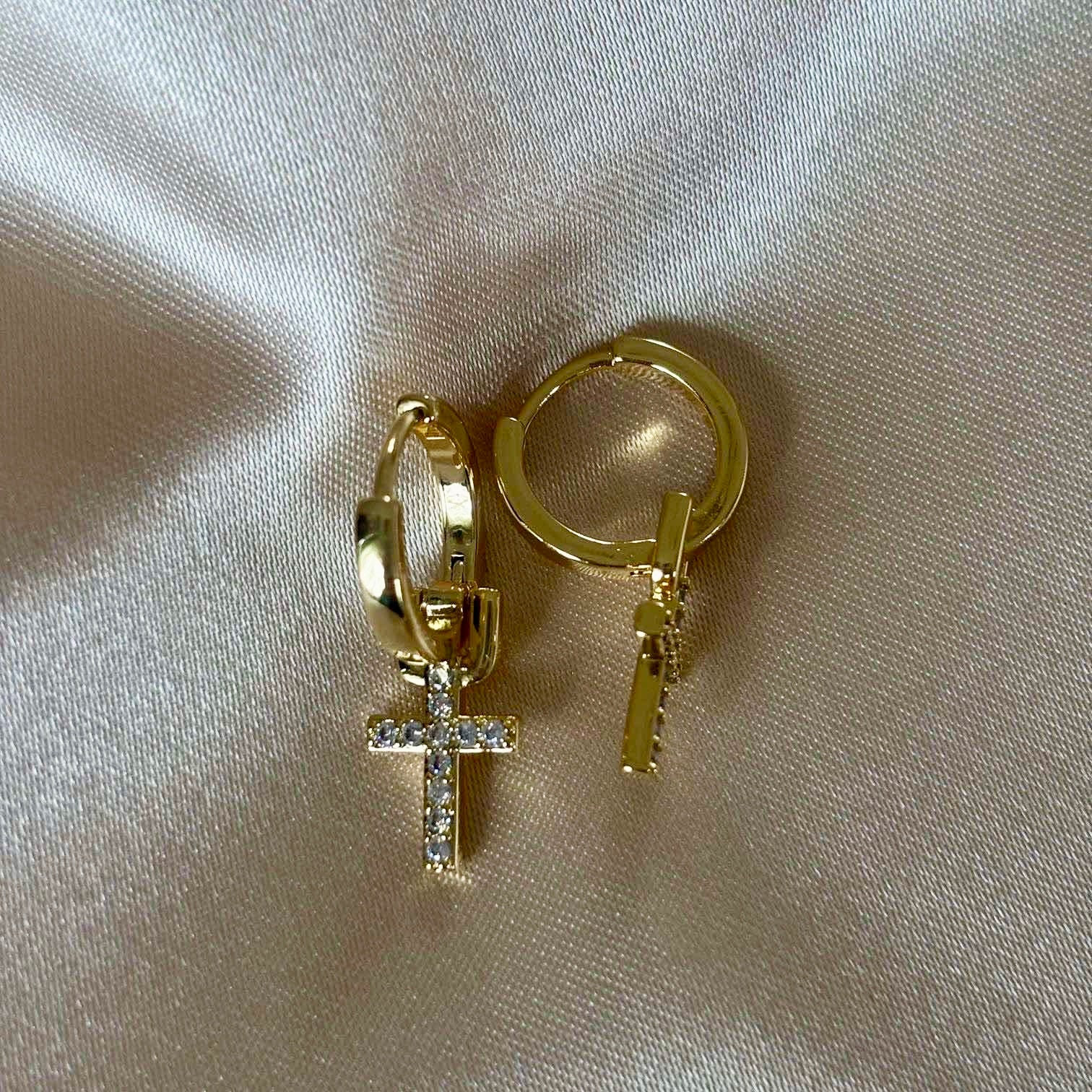 𝖲𝖠𝖡𝖤𝖭𝖣𝖠 Cross Eardrops