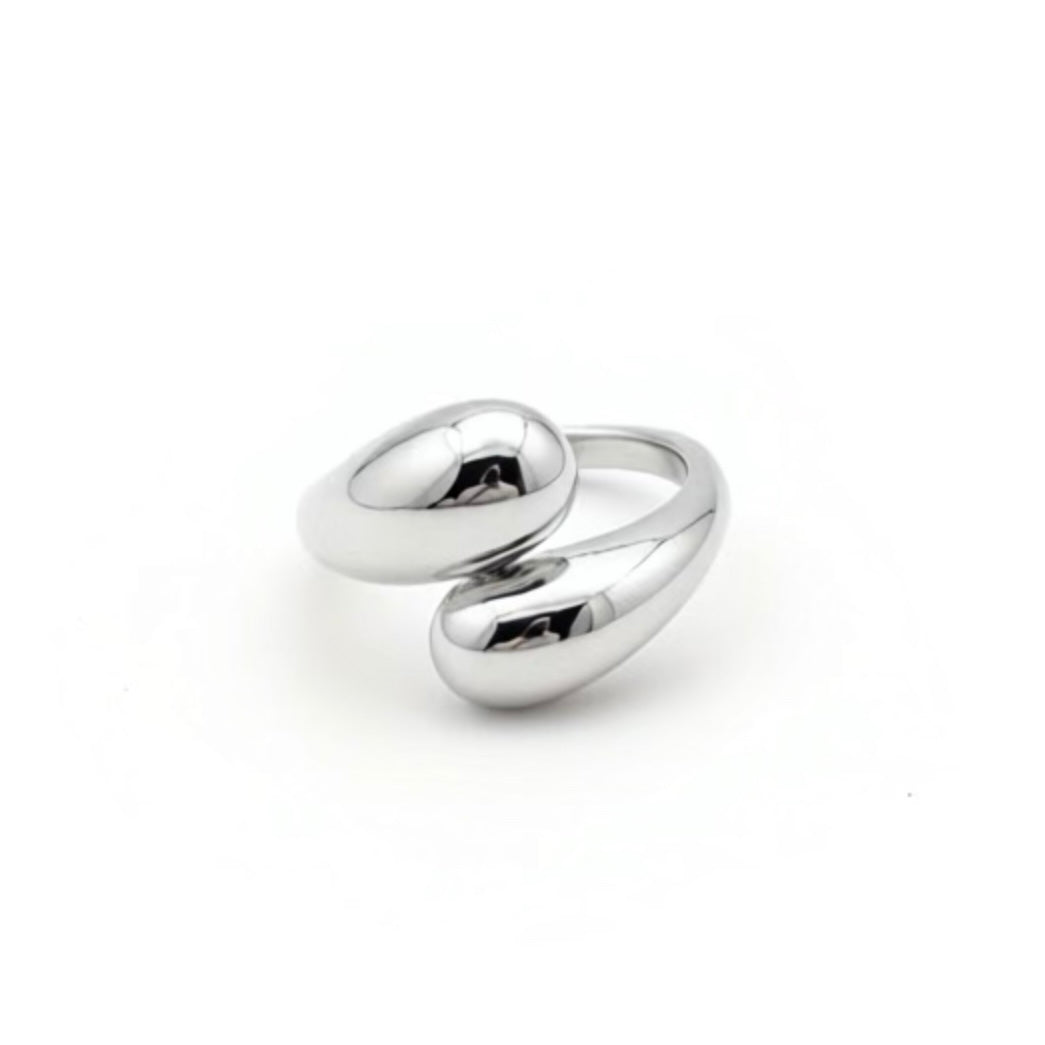 𝖲𝖠𝖡𝖤𝖭𝖣𝖠 Chic Drop Ring