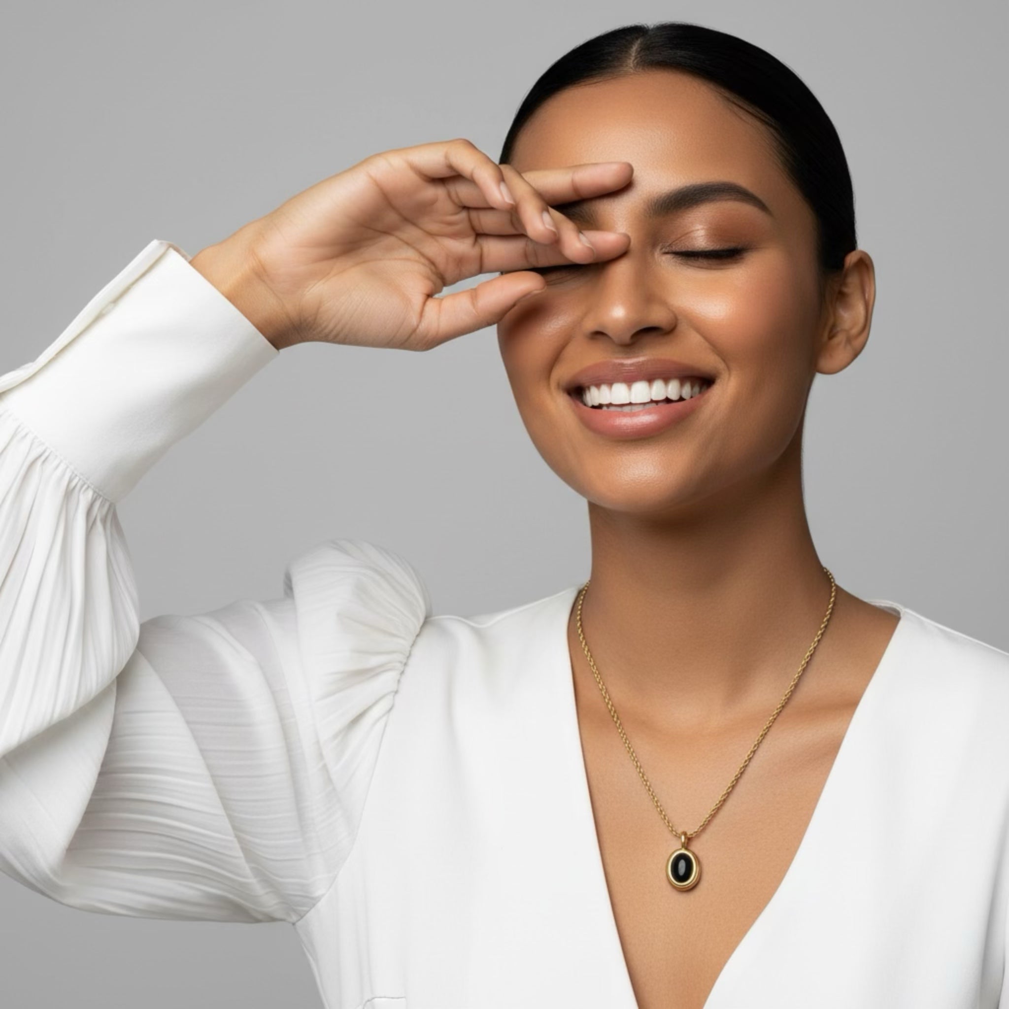 𝖲𝖠𝖡𝖤𝖭𝖣𝖠 Oval Necklace