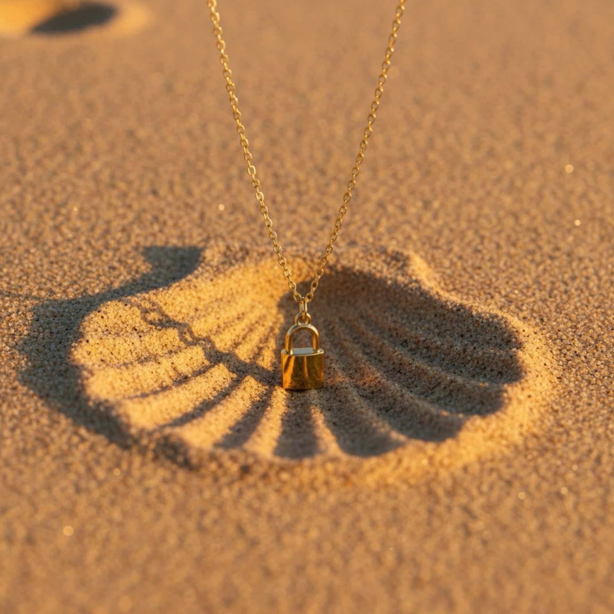 𝖲𝖠𝖡𝖤𝖭𝖣𝖠 Lock Necklace