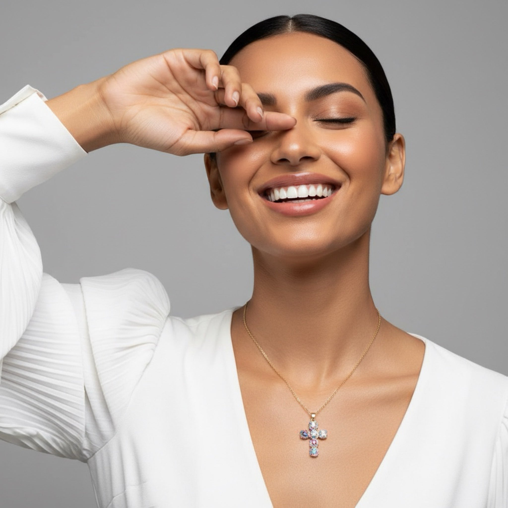 𝖲𝖠𝖡𝖤𝖭𝖣𝖠 Bright Cross Necklace