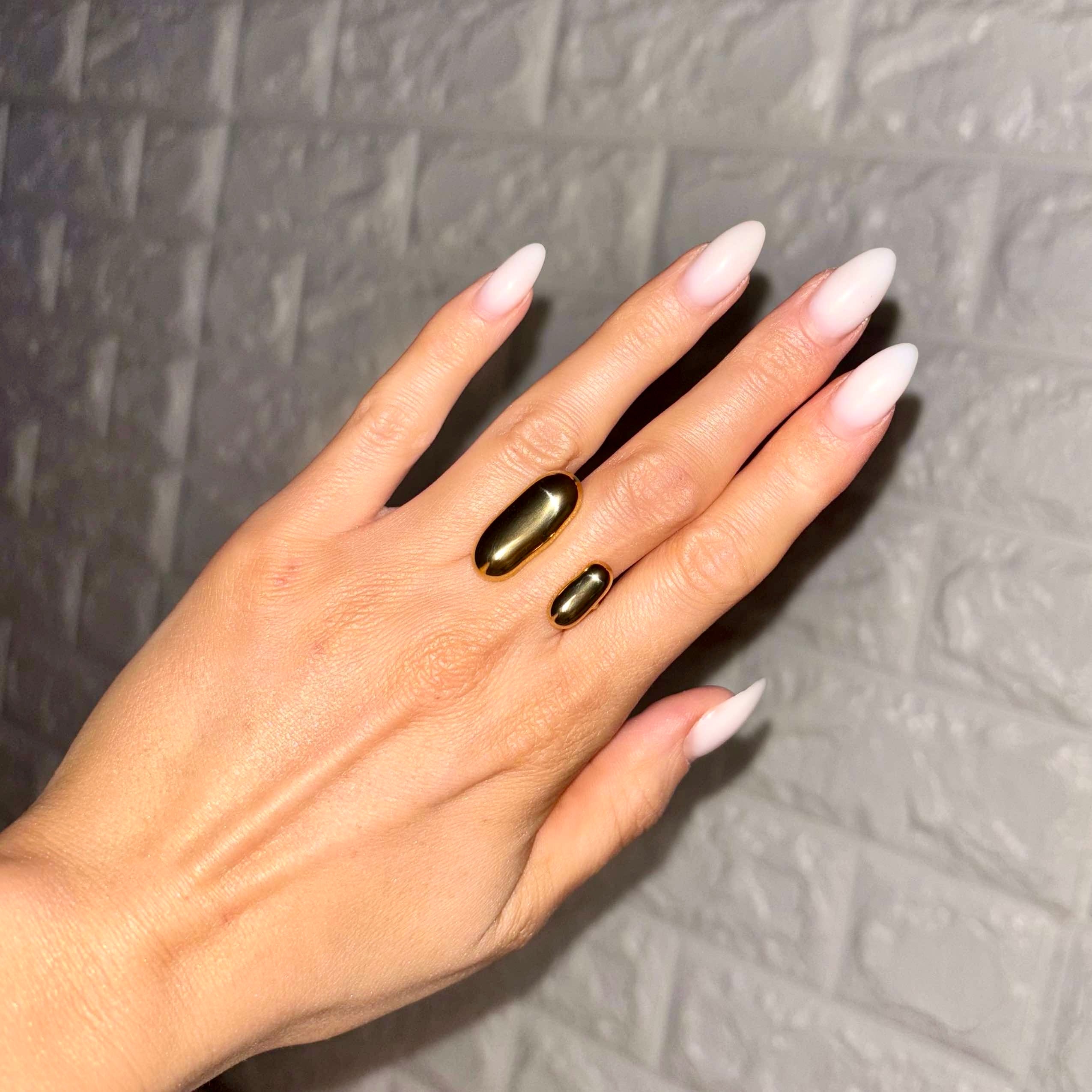 𝖲𝖠𝖡𝖤𝖭𝖣𝖠 Round Double Ring