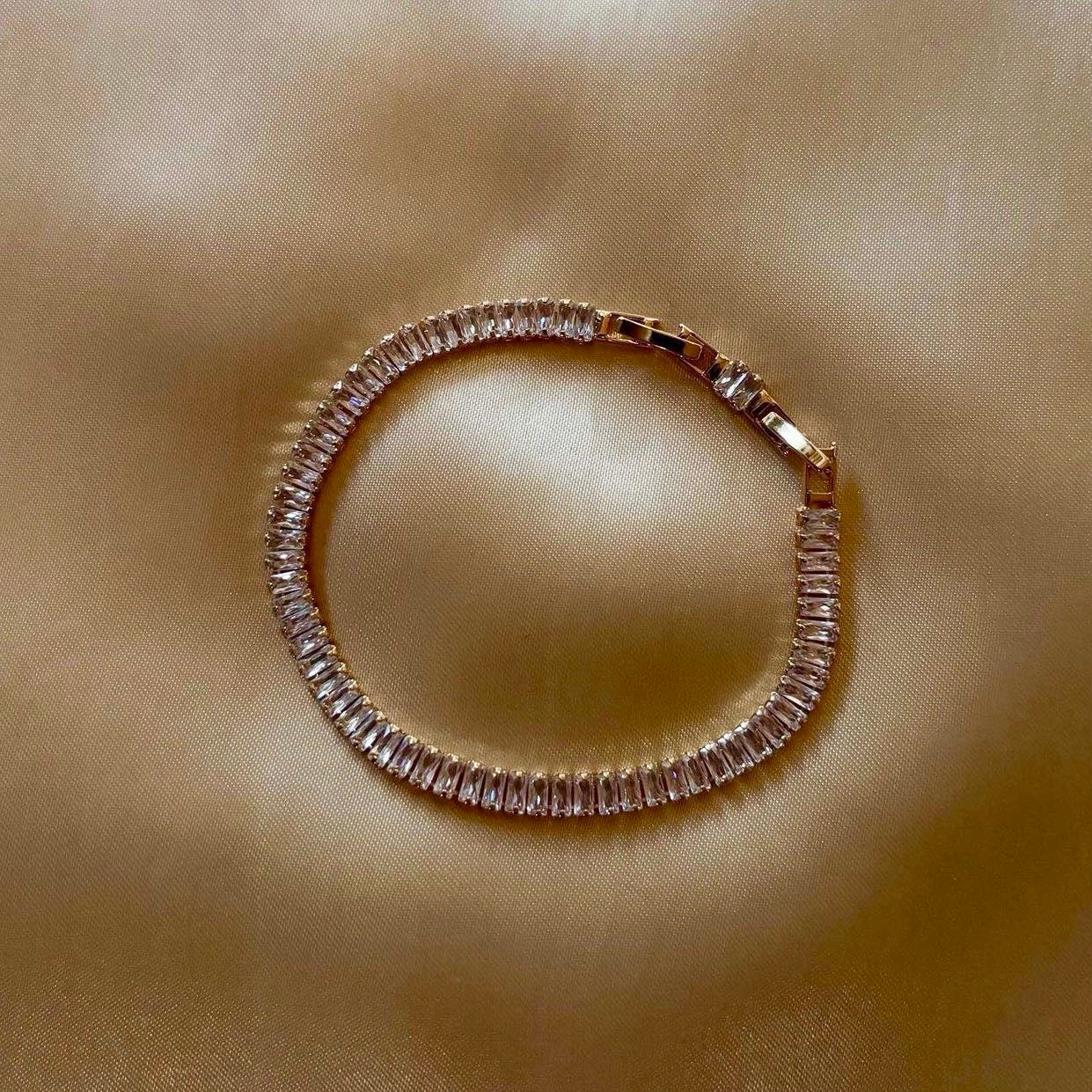 𝖲𝖠𝖡𝖤𝖭𝖣𝖠 Sleek Bracelet