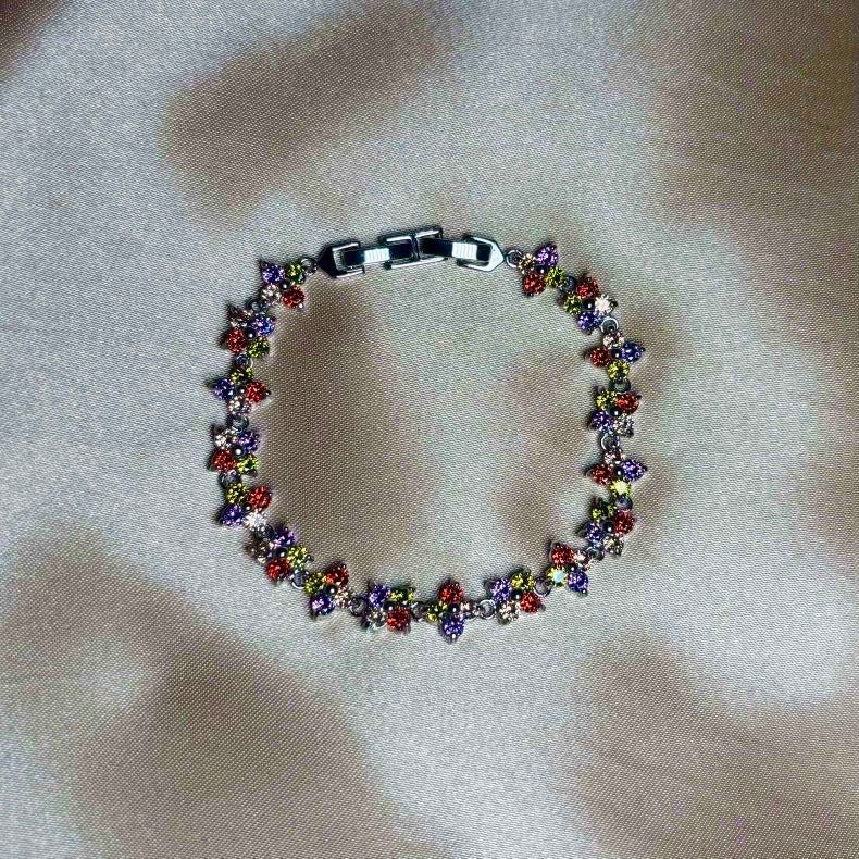 𝖲𝖠𝖡𝖤𝖭𝖣𝖠 Flower Bracelet