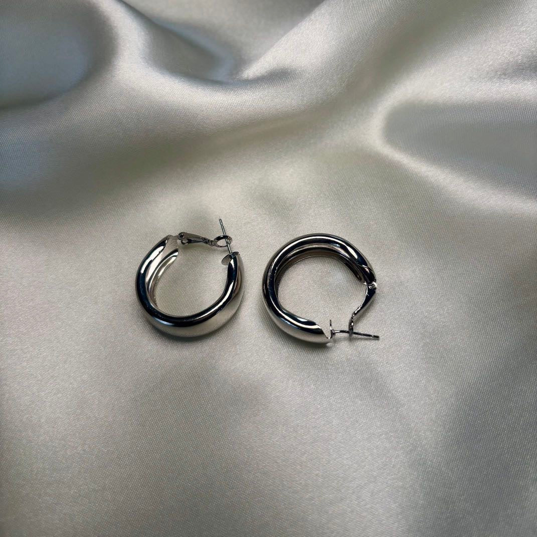 𝖲𝖠𝖡𝖤𝖭𝖣𝖠 Hoop Earrings