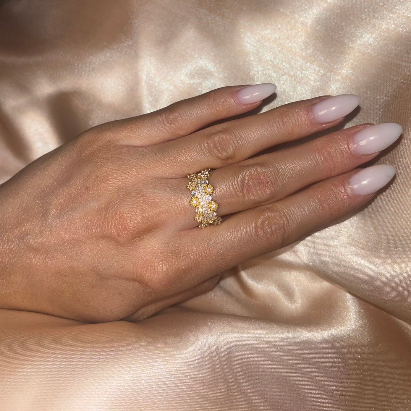𝖲𝖠𝖡𝖤𝖭𝖣𝖠 Glitter Glam Ring