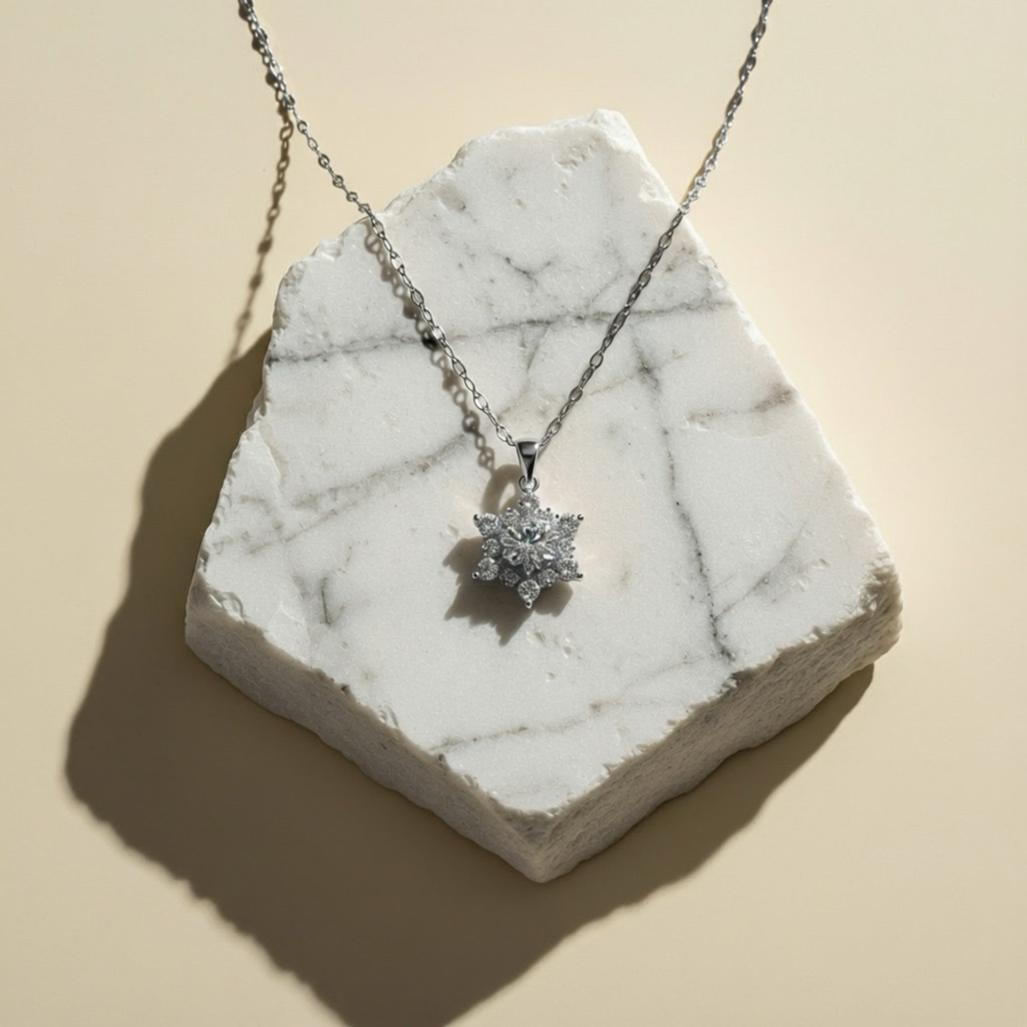 𝖲𝖠𝖡𝖤𝖭𝖣𝖠 Snow Necklace