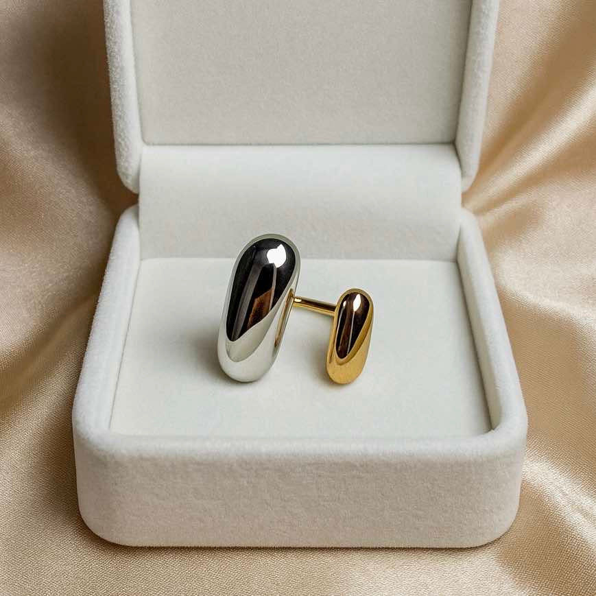 𝖲𝖠𝖡𝖤𝖭𝖣𝖠 Round Double Ring