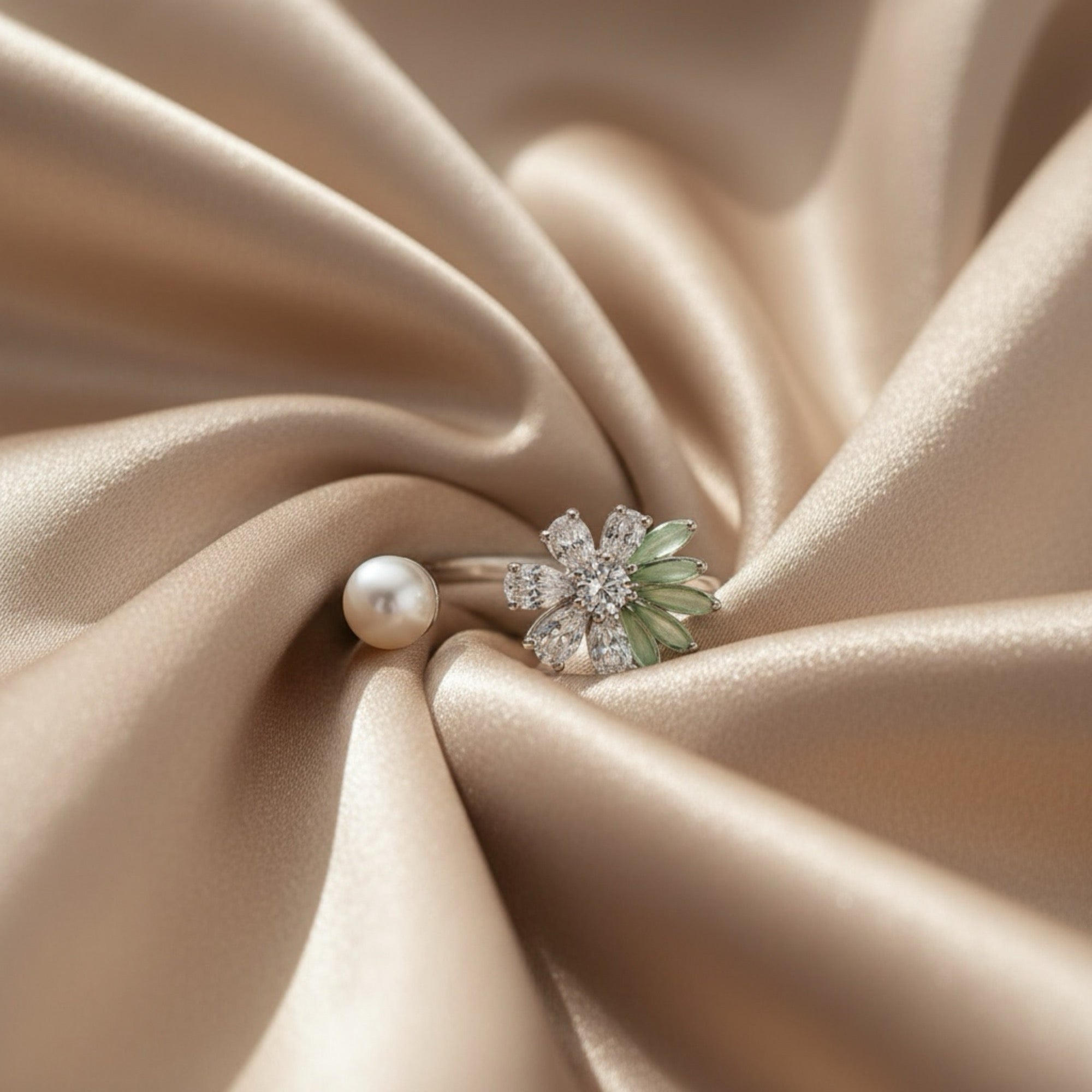 𝖲𝖠𝖡𝖤𝖭𝖣𝖠 Soft Flower Ring