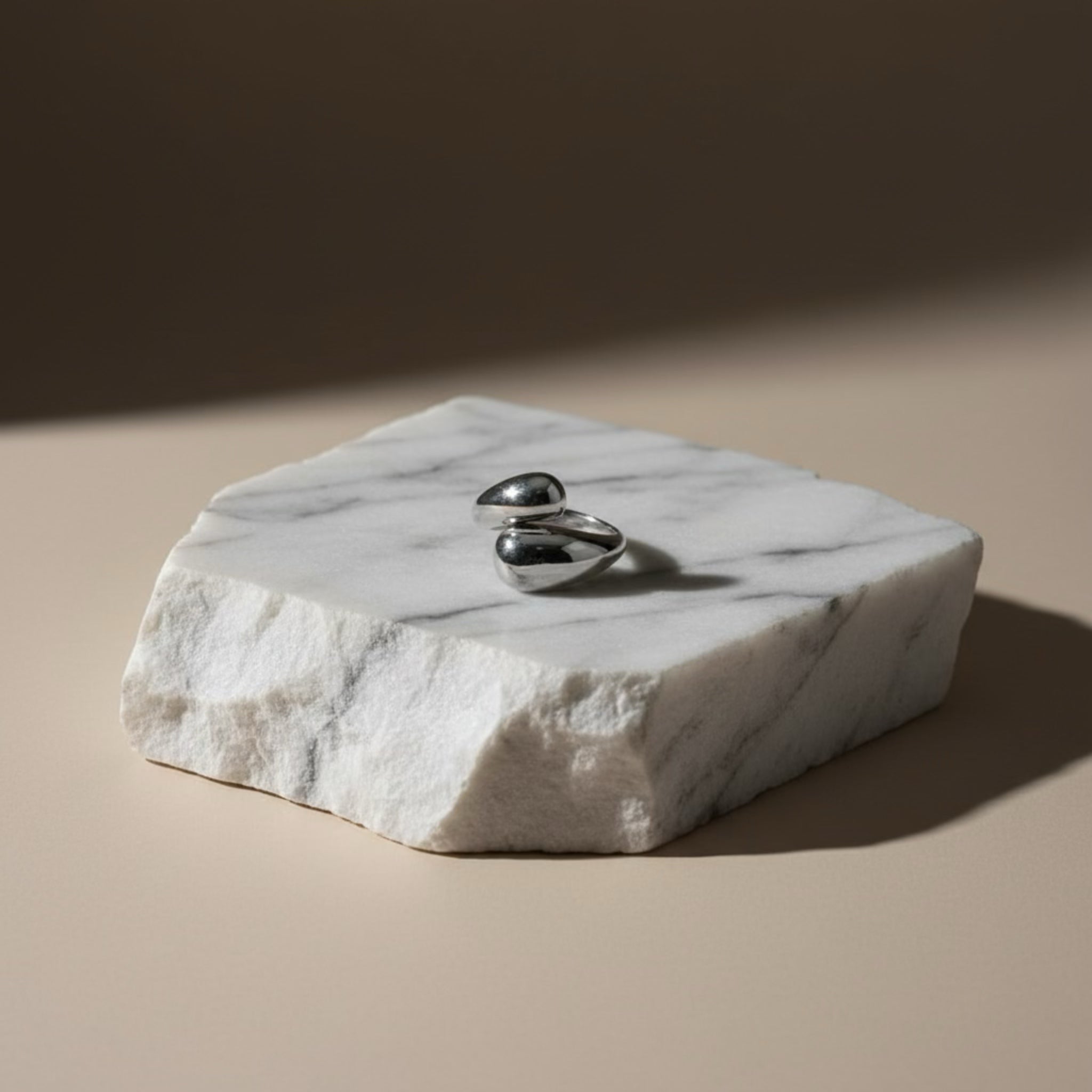 𝖲𝖠𝖡𝖤𝖭𝖣𝖠 Chic Drop Ring