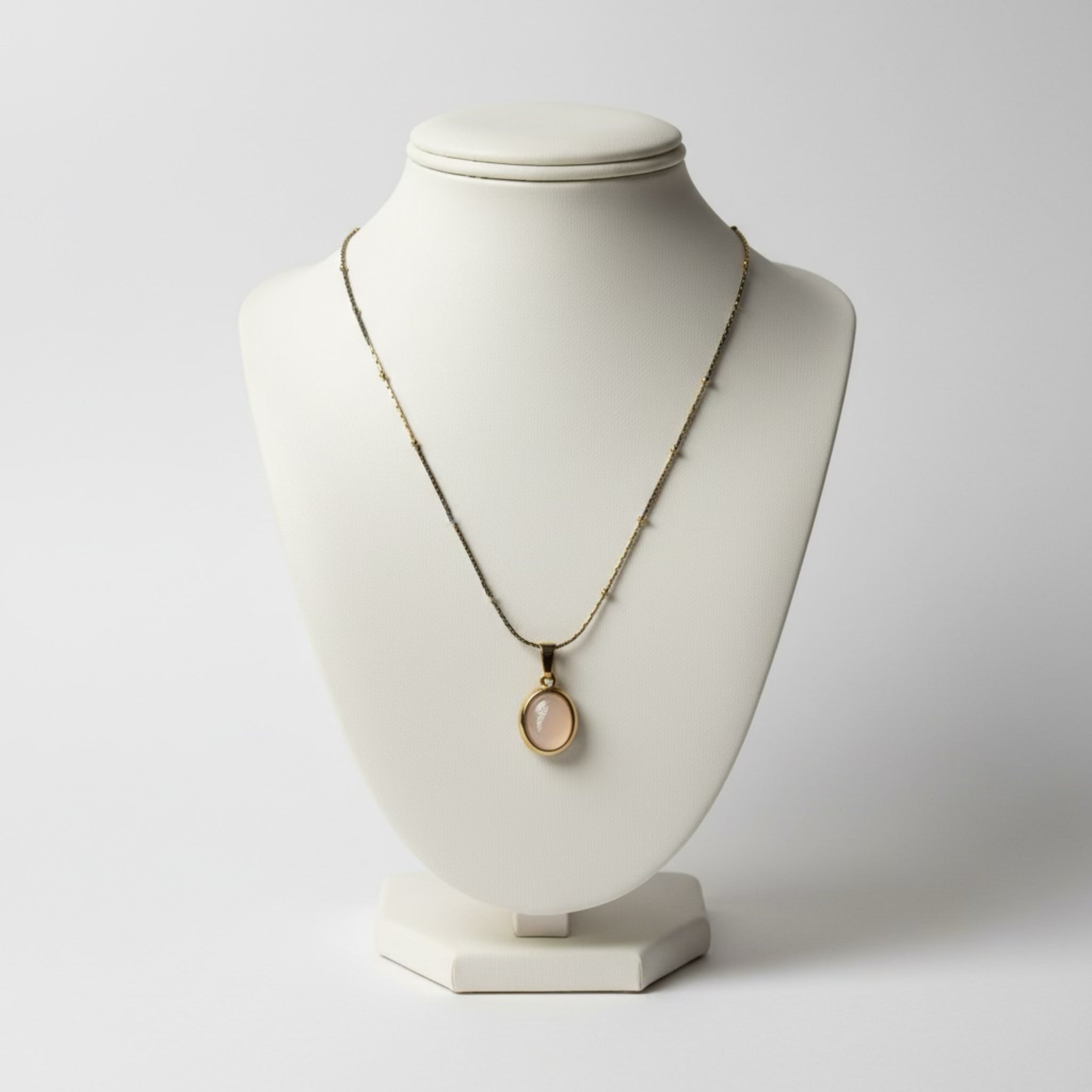 𝖲𝖠𝖡𝖤𝖭𝖣𝖠 Oval Necklace
