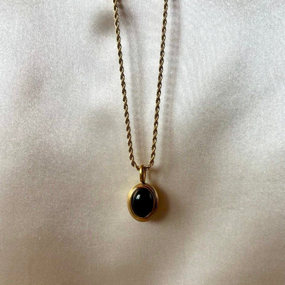 𝖲𝖠𝖡𝖤𝖭𝖣𝖠 Oval Necklace