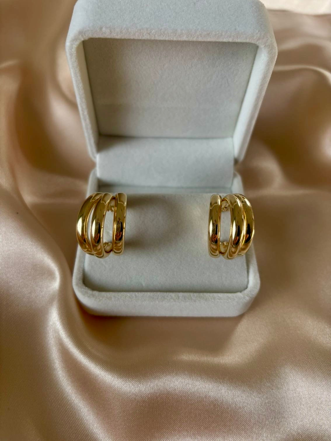 𝖲𝖠𝖡𝖤𝖭𝖣𝖠 Triple Earrings